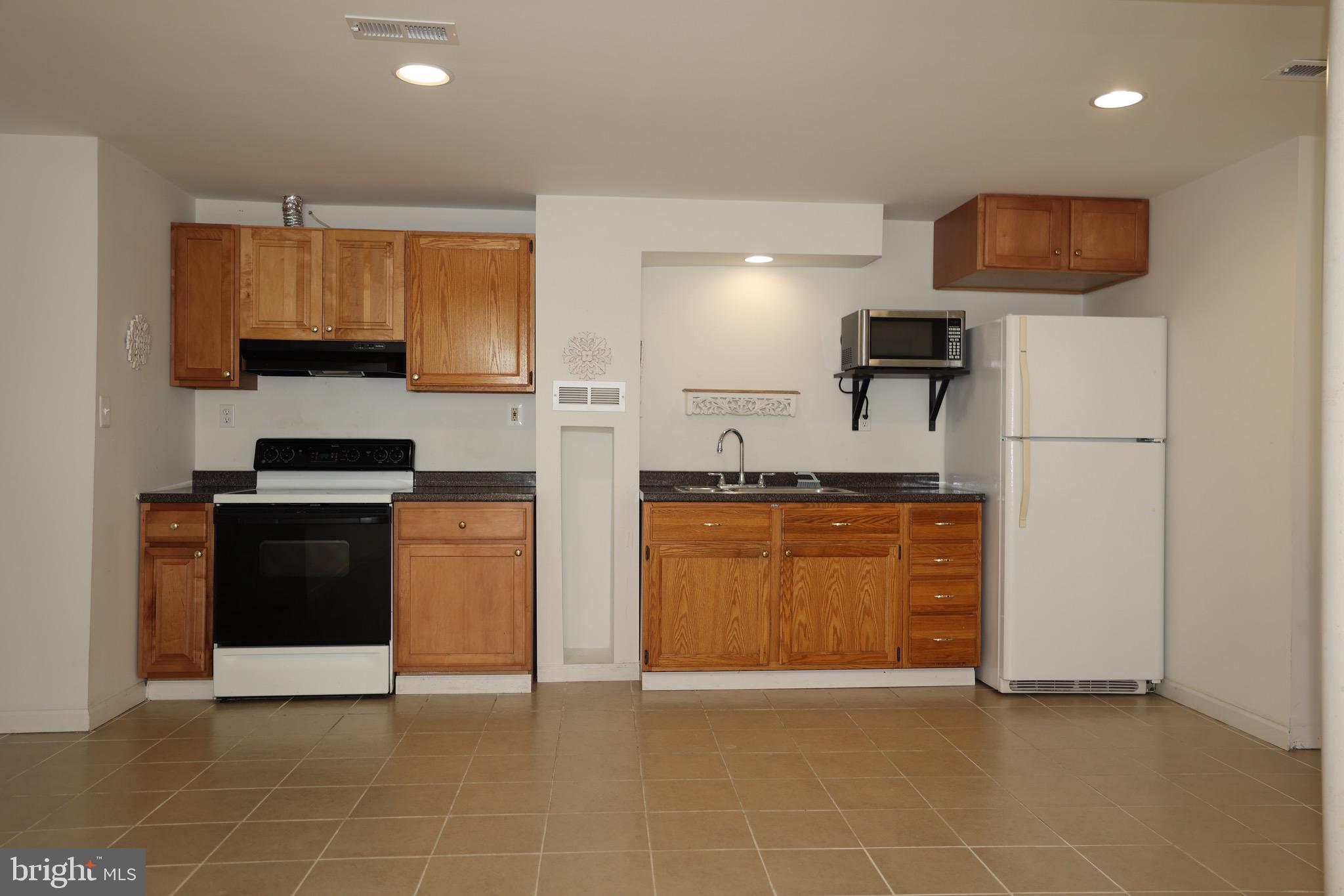 JEFFERSON KNOLLS - Residential Lease