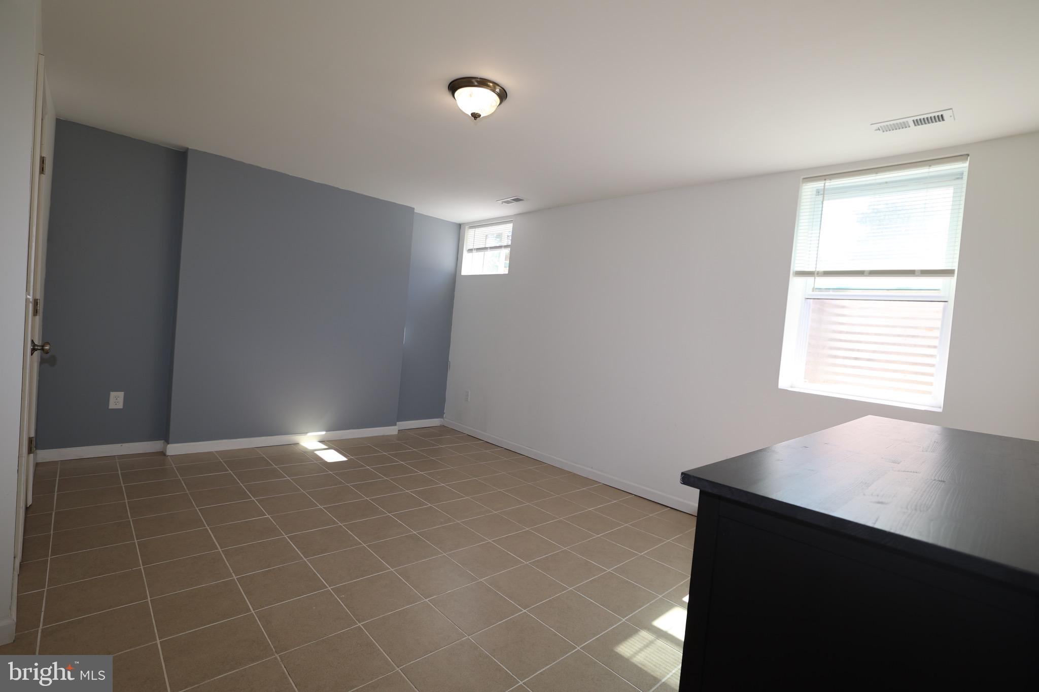 JEFFERSON KNOLLS - Residential Lease