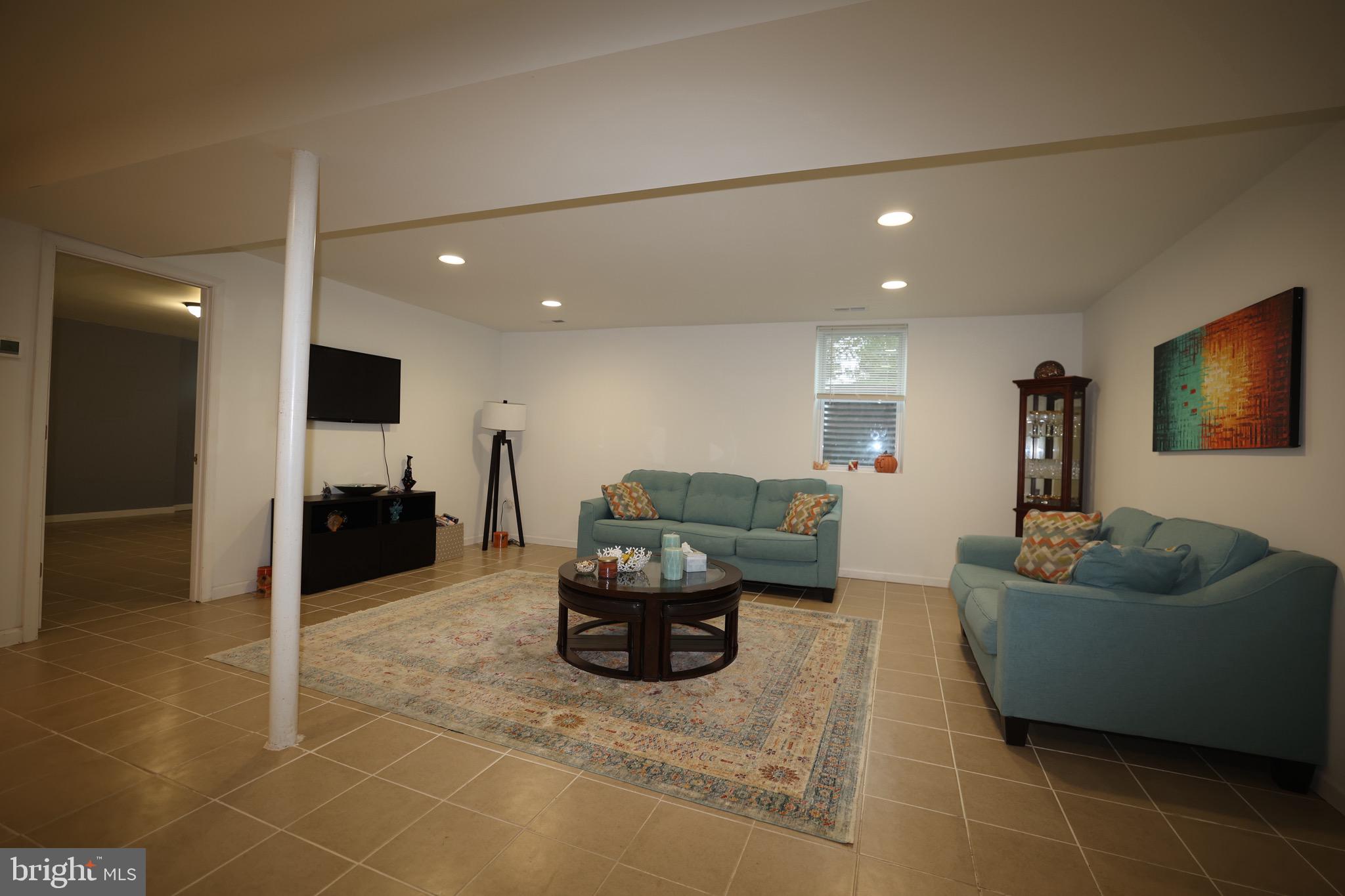 JEFFERSON KNOLLS - Residential Lease