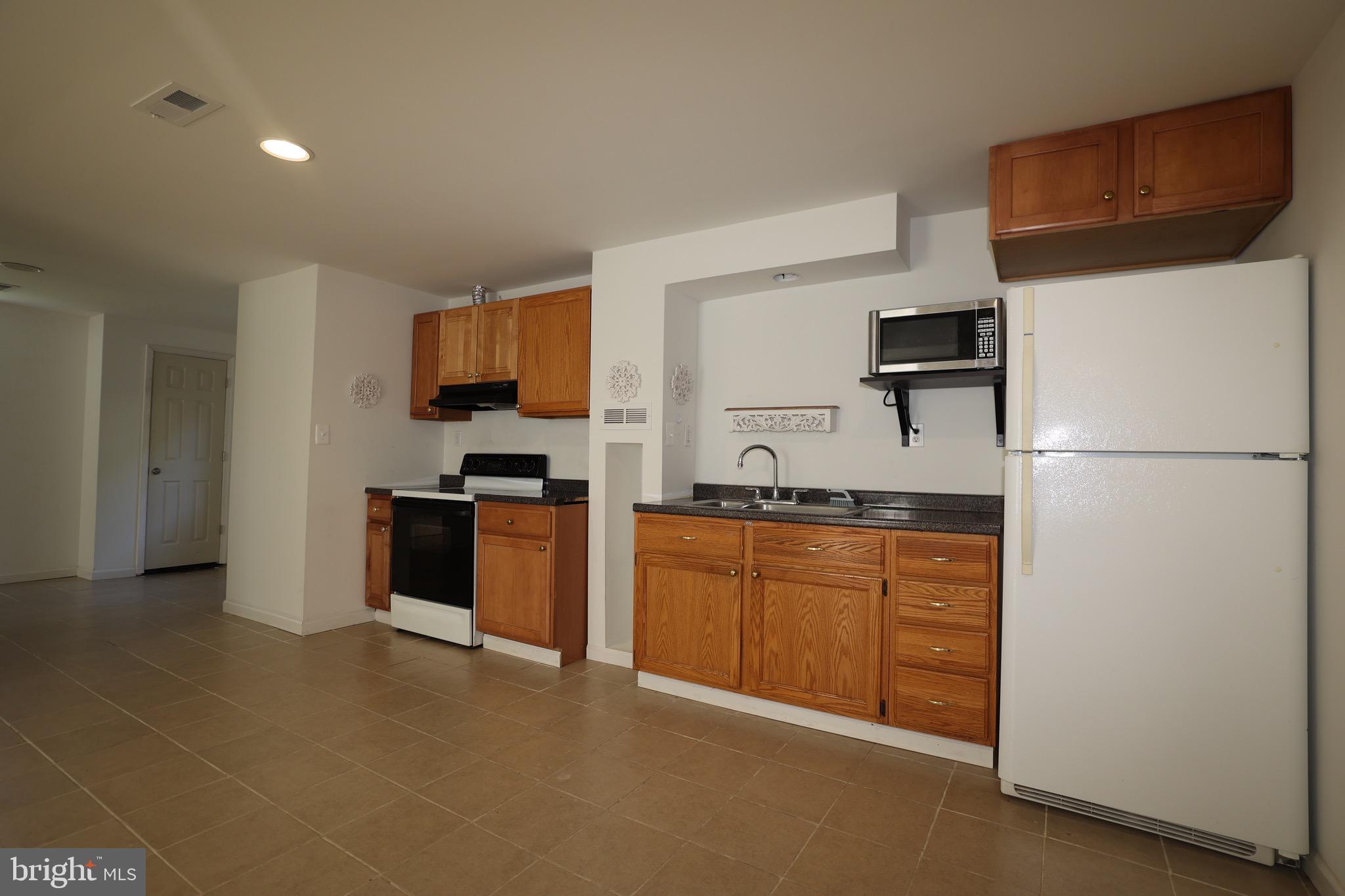 JEFFERSON KNOLLS - Residential Lease