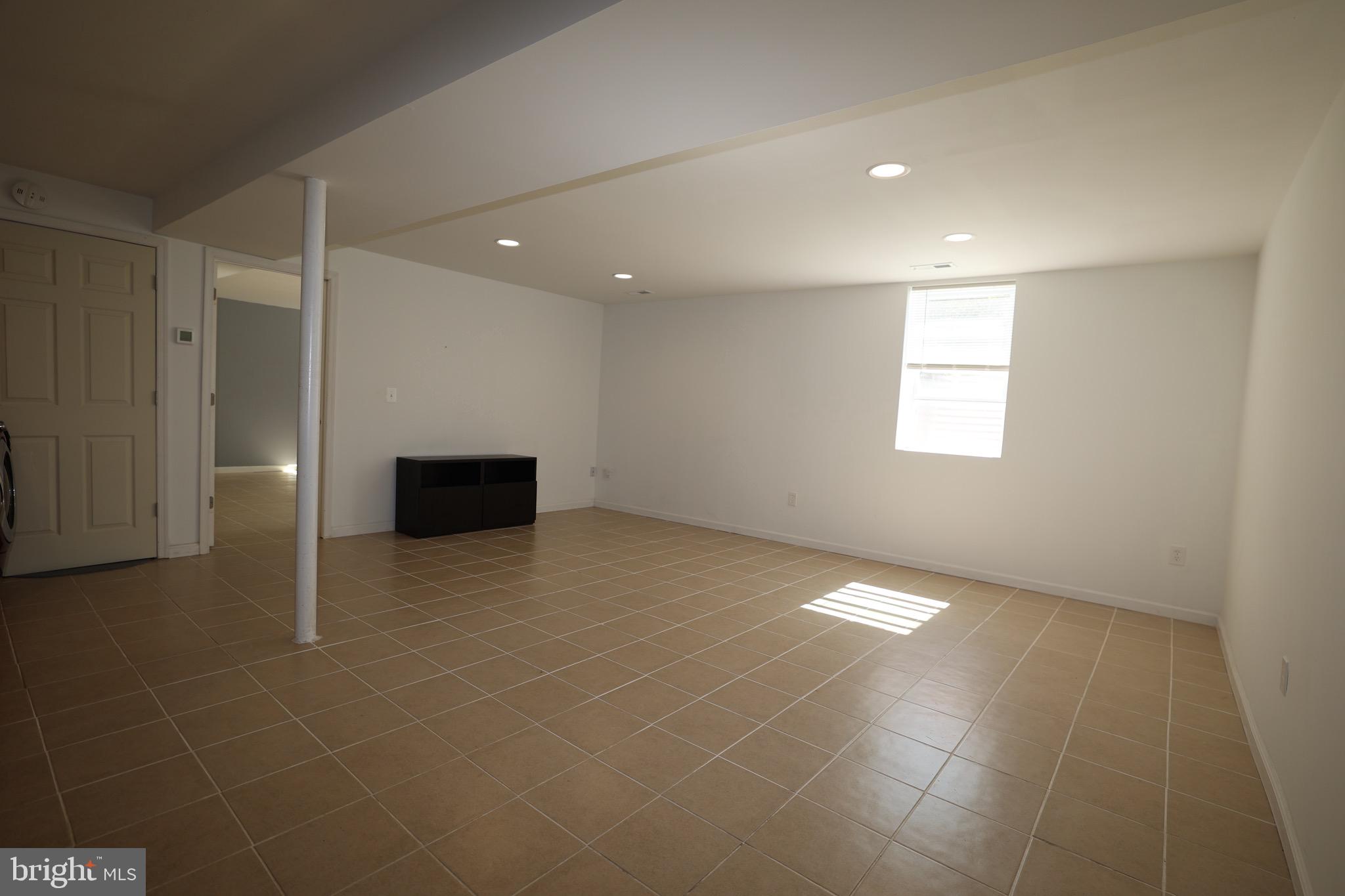 JEFFERSON KNOLLS - Residential Lease