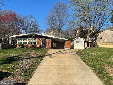 2904 FARMINGTON DRIVE ALEXANDRIA VA 22303