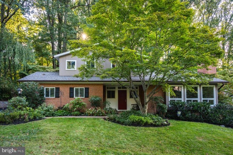 Photo of 9115 Santayana Drive, FAIRFAX, VA 22031 (MLS # VAFX2339132)