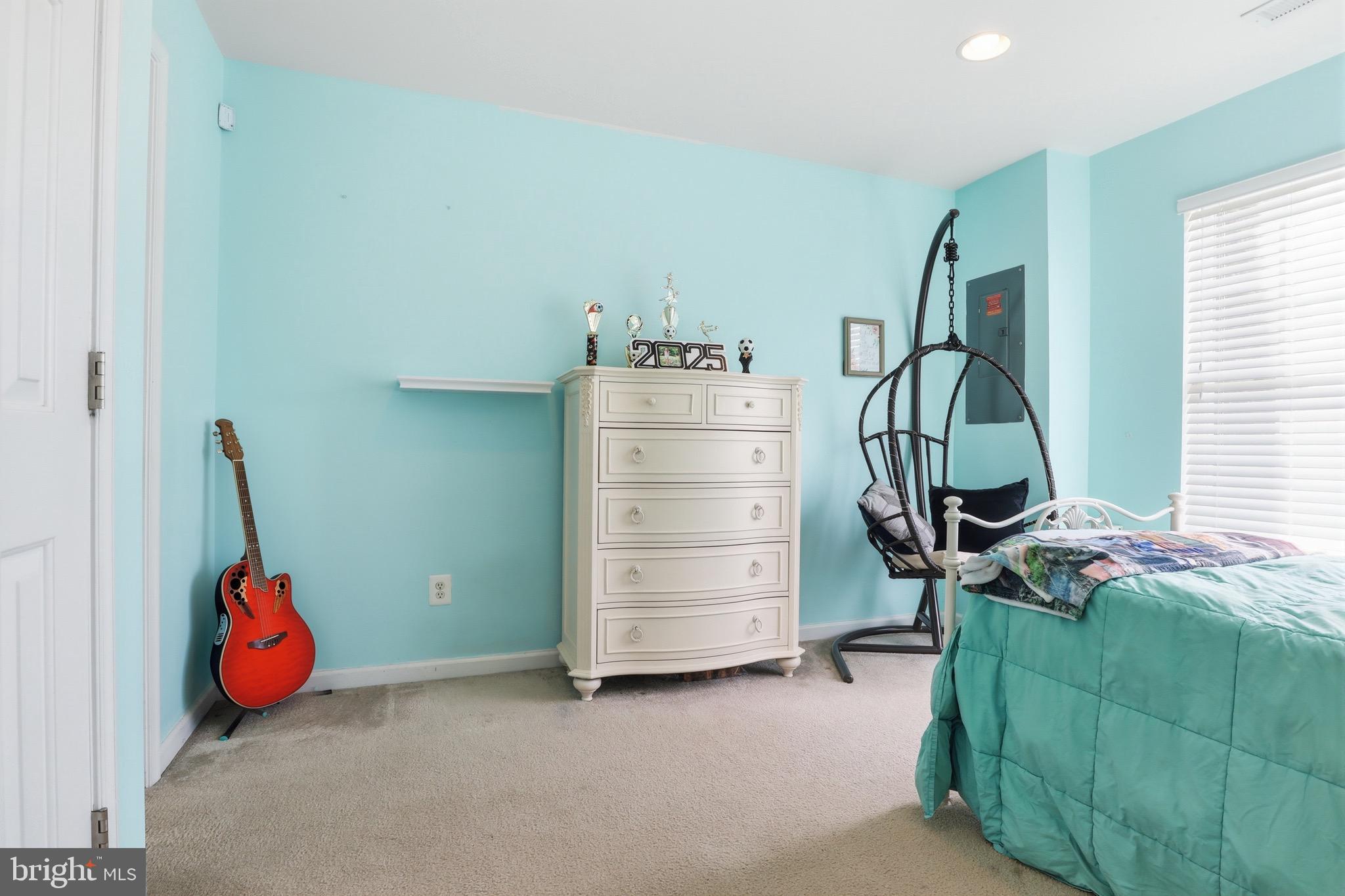 HOLLY WOODS - Residential