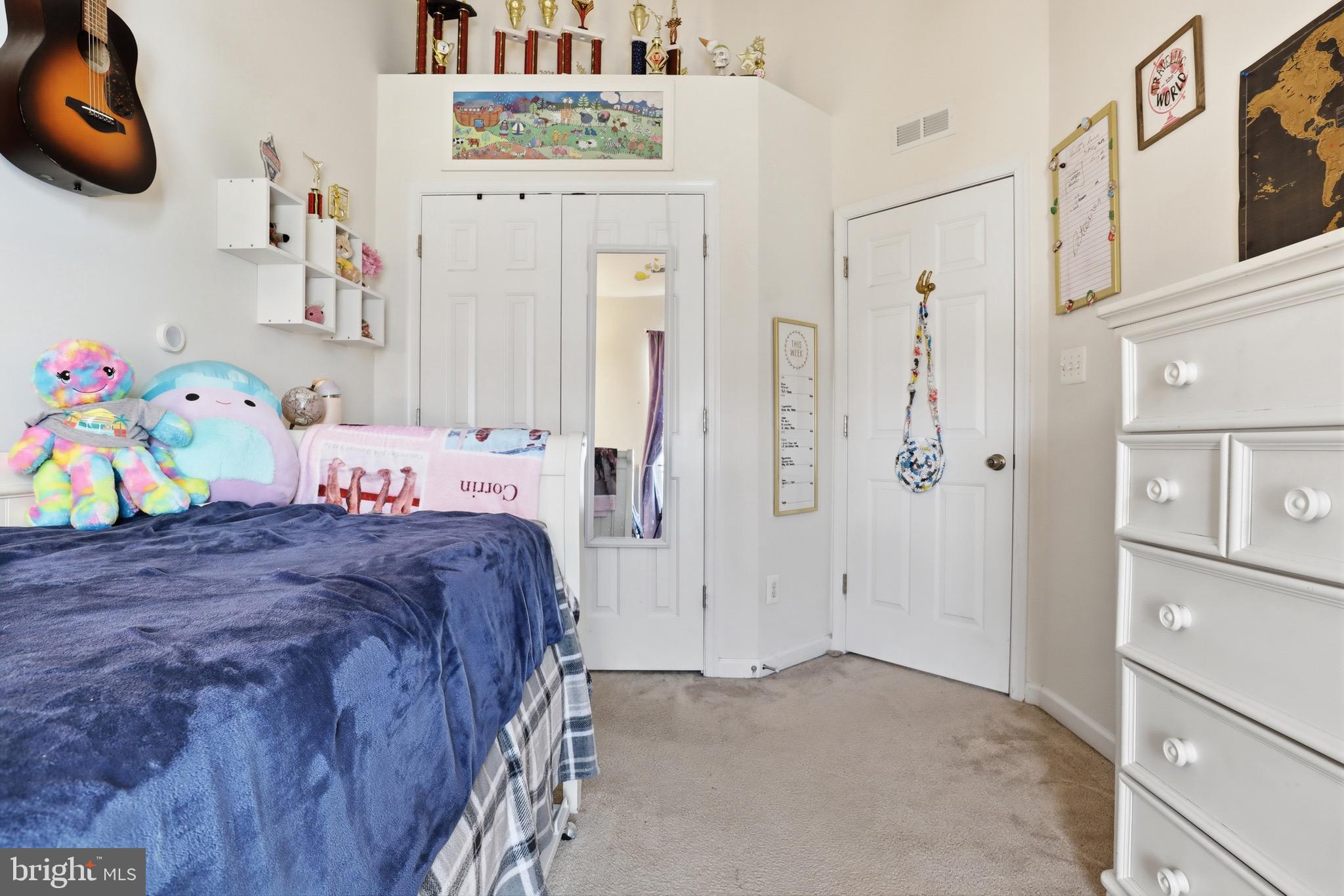 HOLLY WOODS - Residential