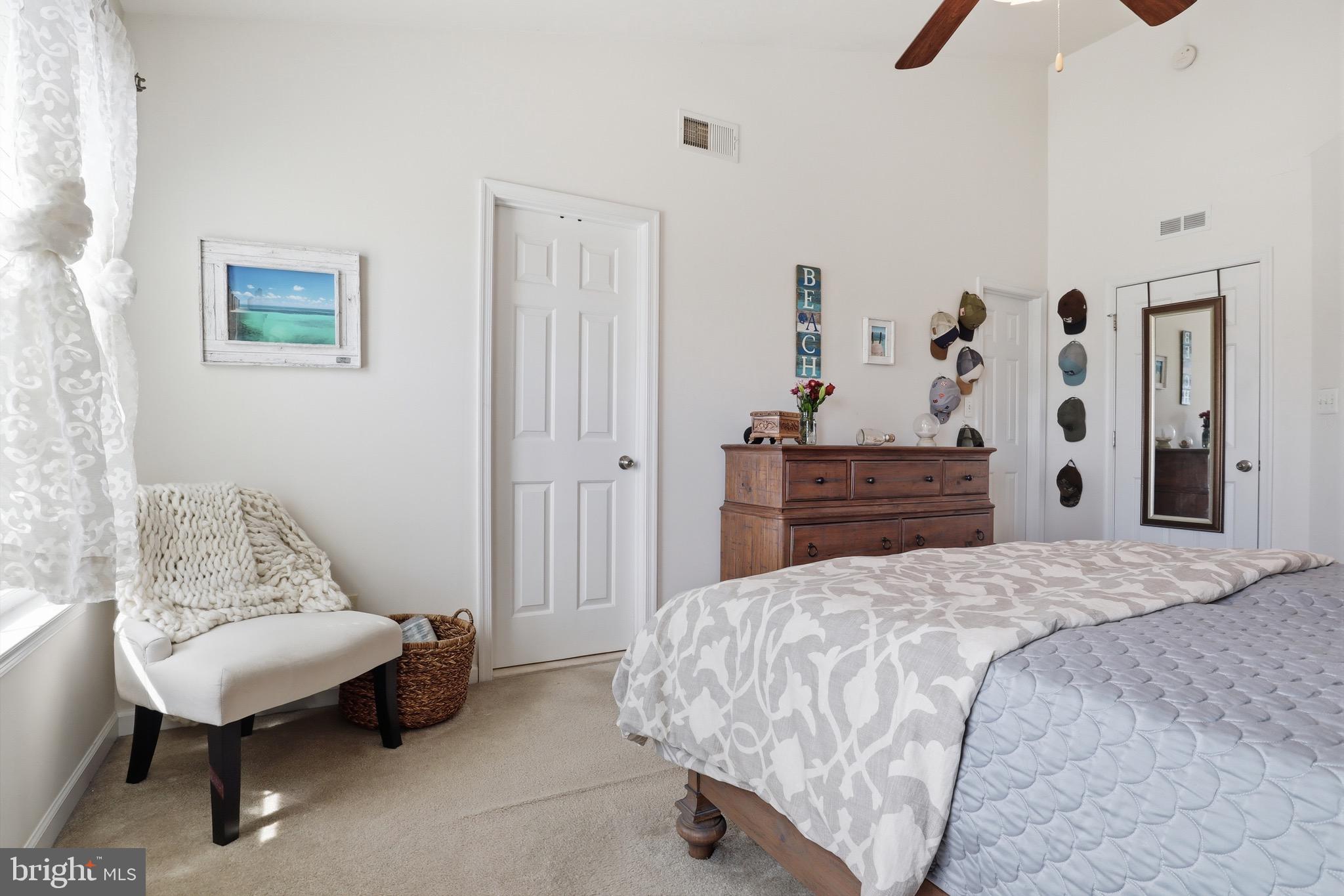 HOLLY WOODS - Residential