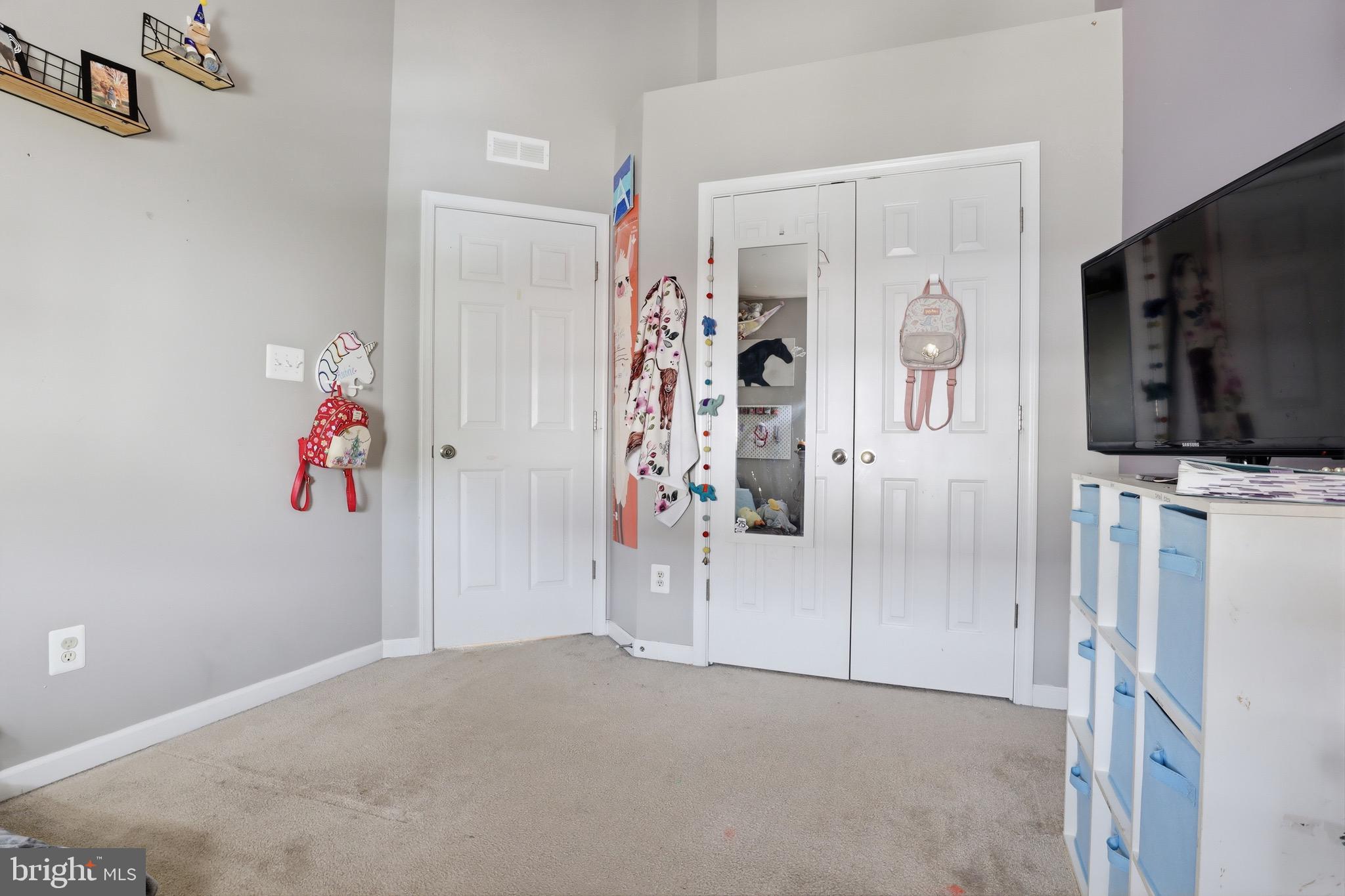 HOLLY WOODS - Residential
