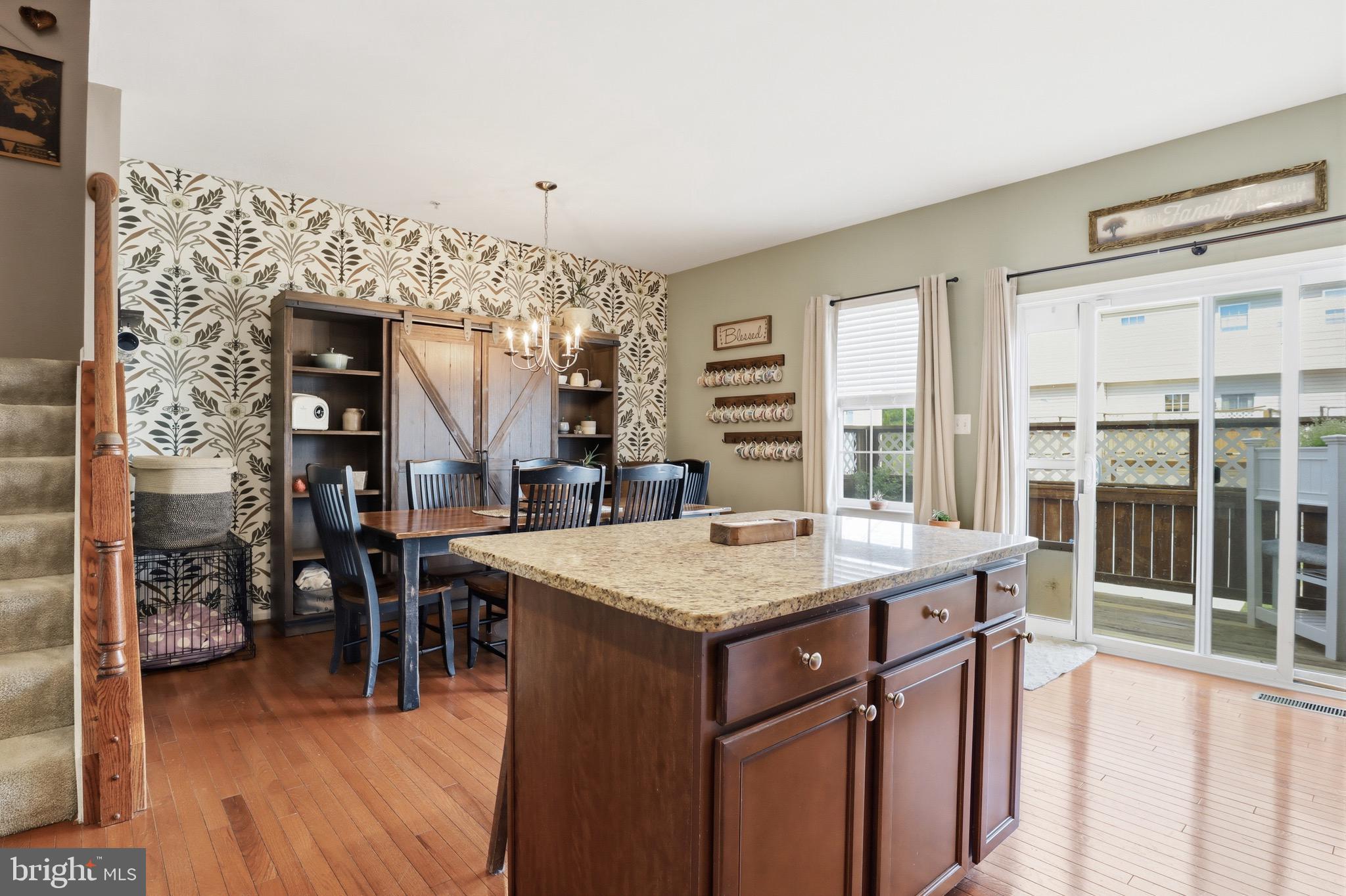 HOLLY WOODS - Residential