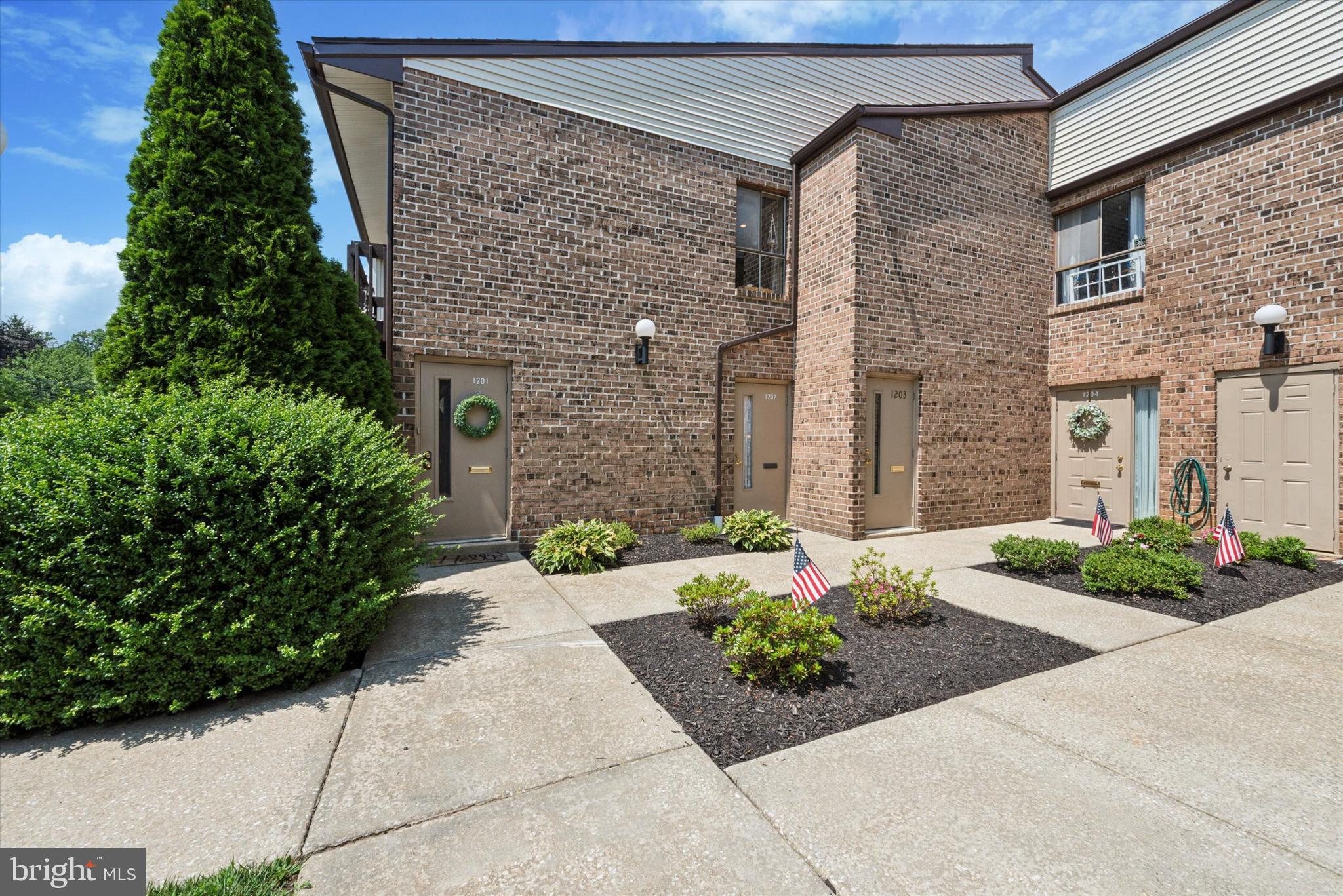1201 RAINTREE LANE 1201