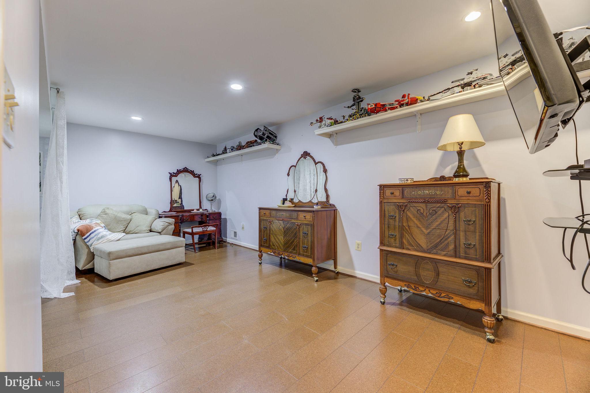 ASHWOOD MANOR - Residential