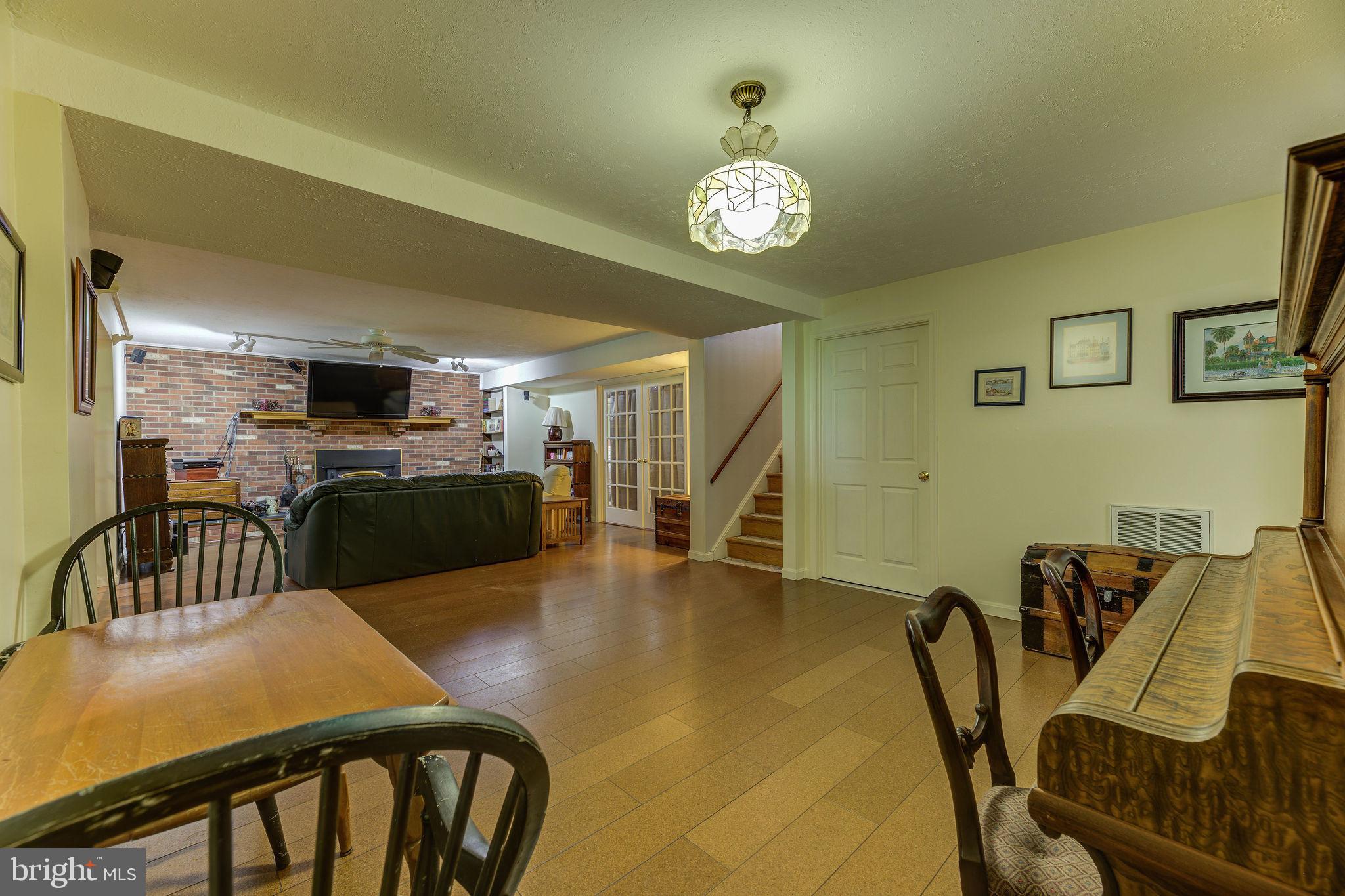 ASHWOOD MANOR - Residential