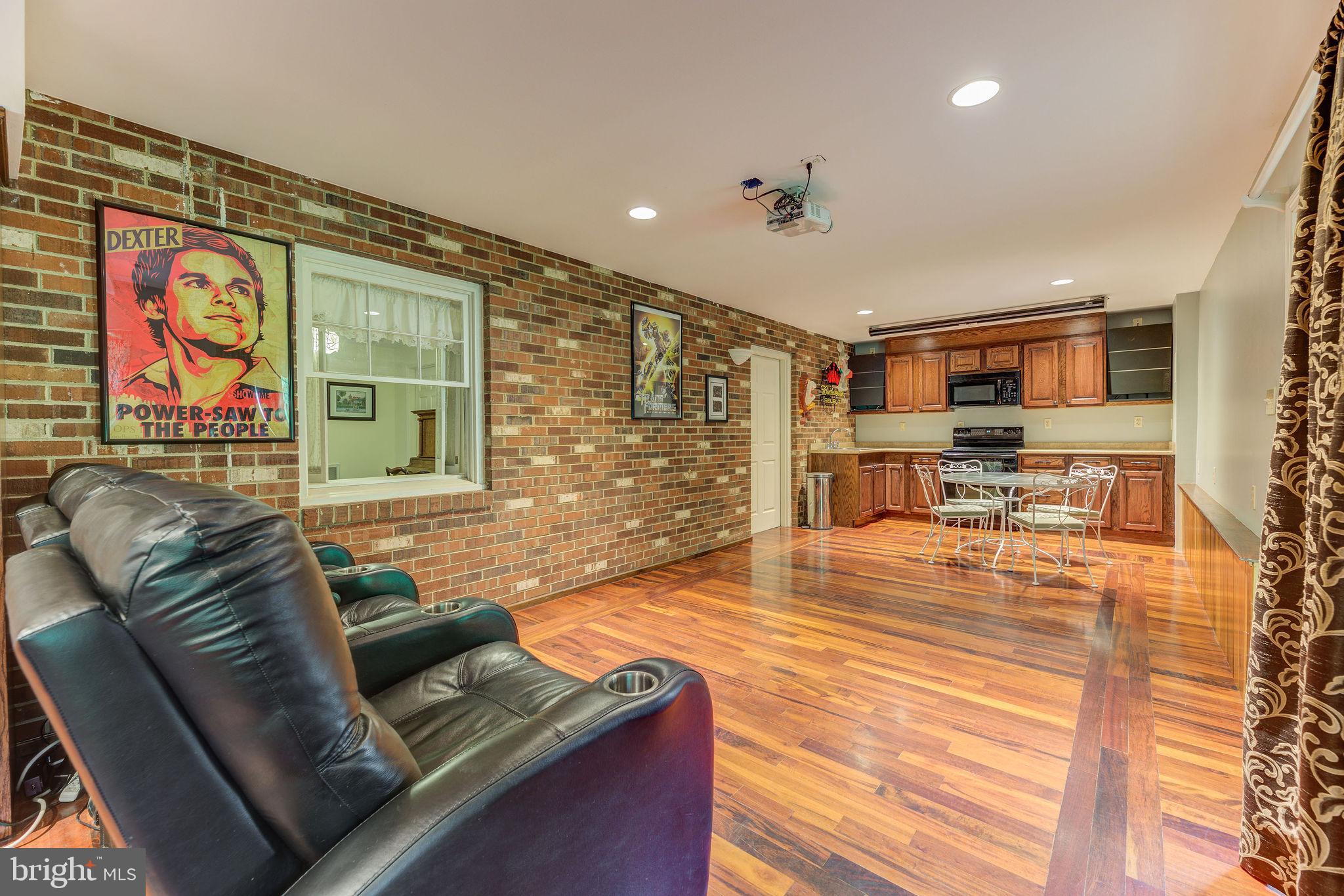 ASHWOOD MANOR - Residential