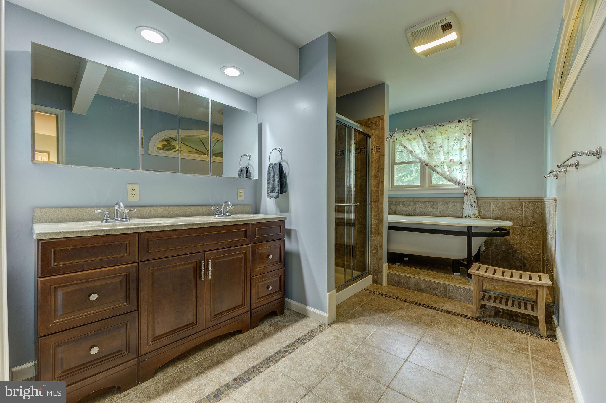 ASHWOOD MANOR - Residential