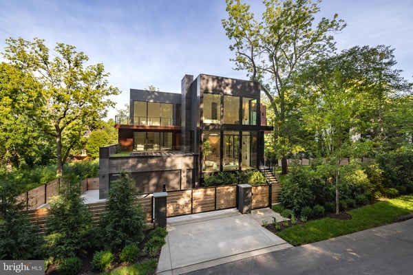 2676 CHAIN BRIDGE RD NW, WASHINGTON, DC 20016 - Image 524f8d570efbd06f9a3be28e19b641f3/3376508646