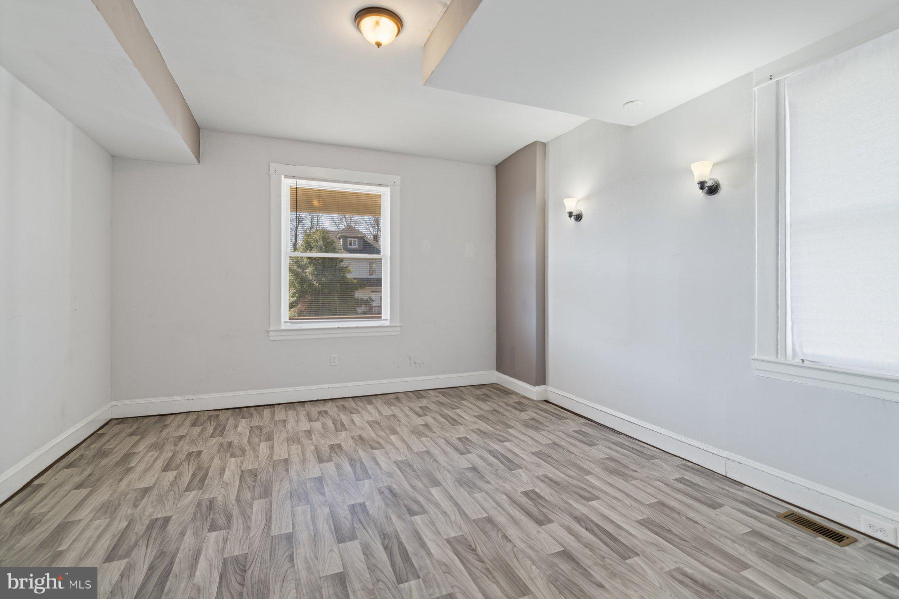 GARWYN OAKS - Residential Income