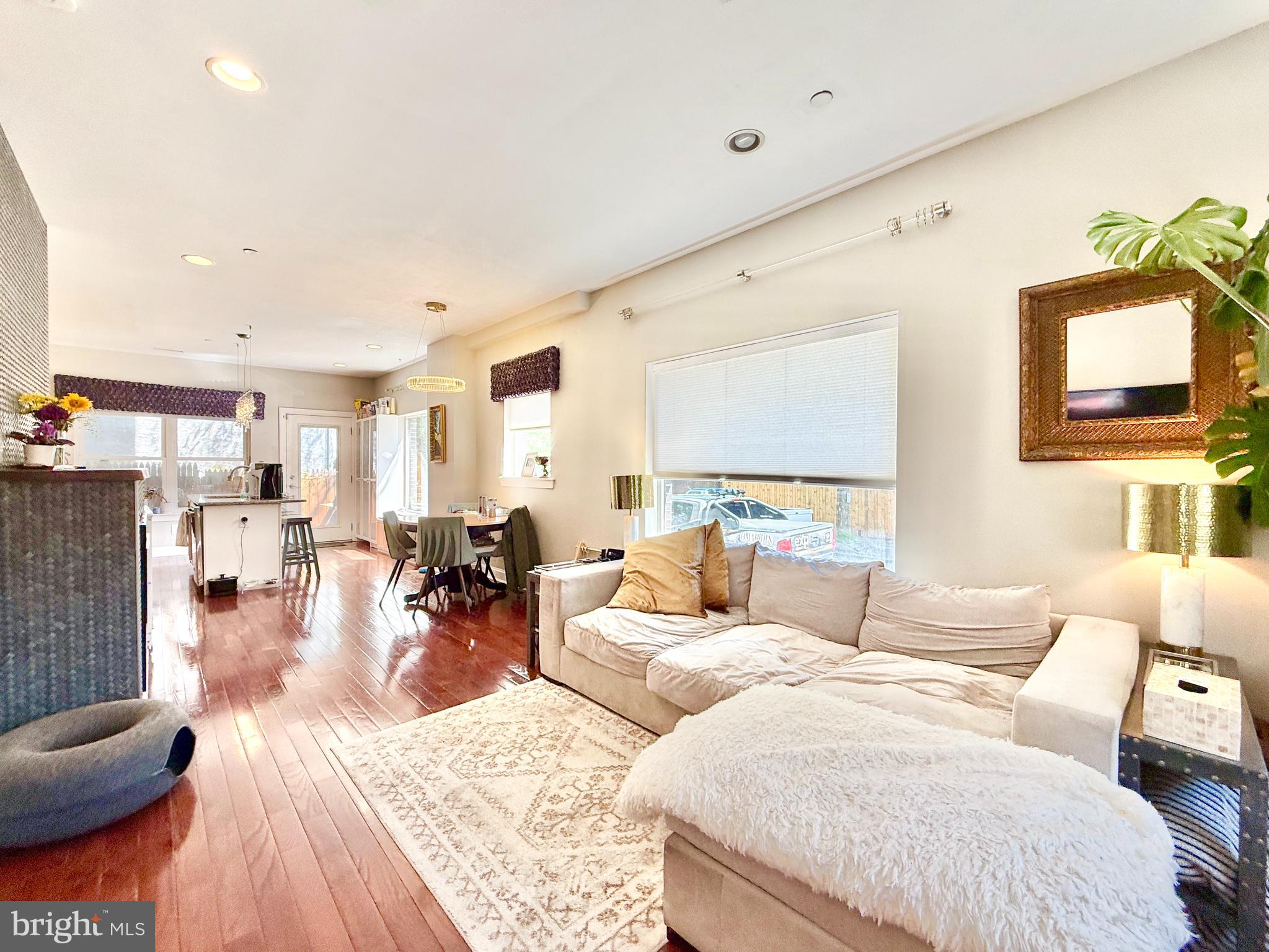 165 W THOMPSON STREET