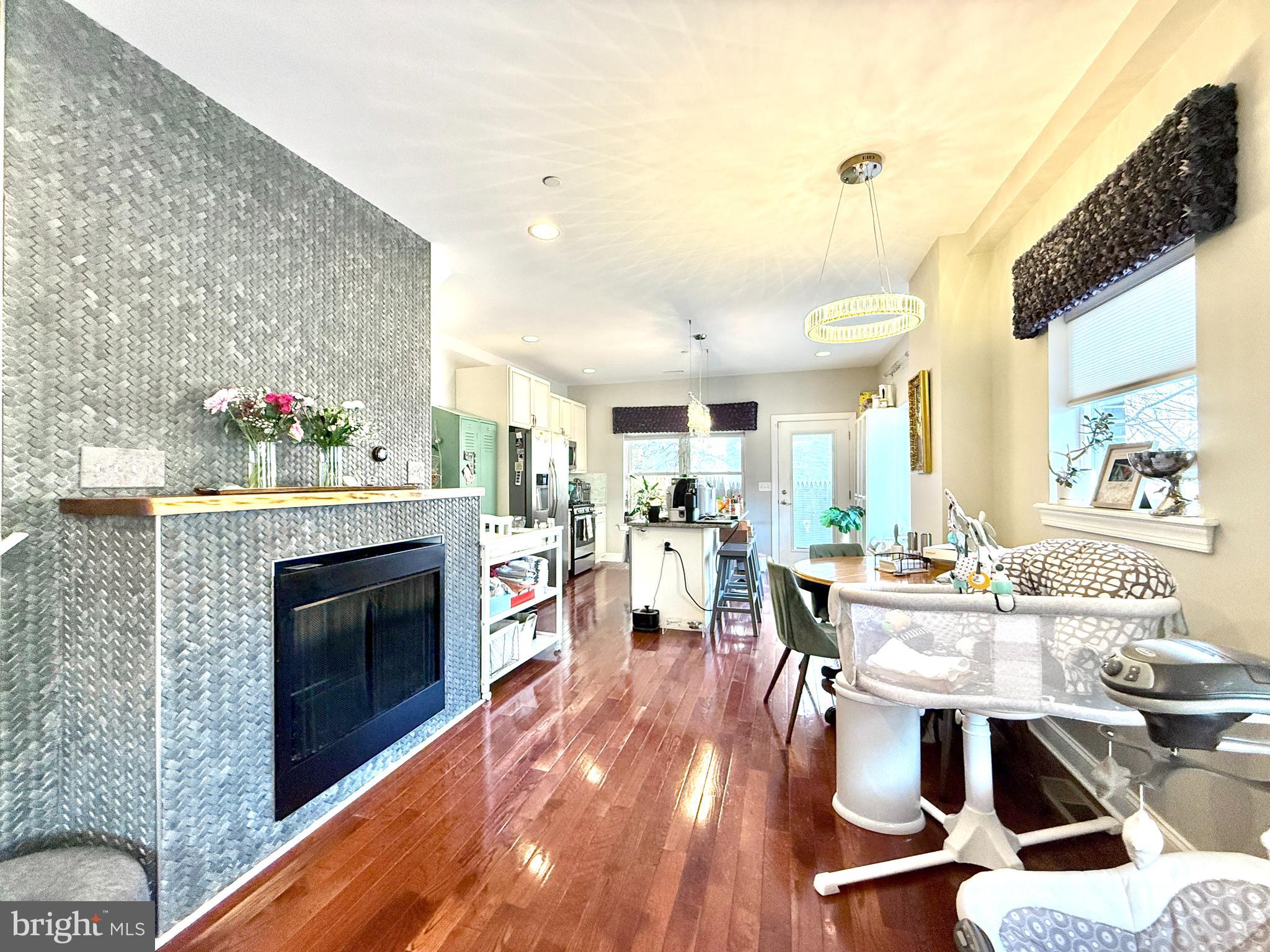 165 W THOMPSON STREET