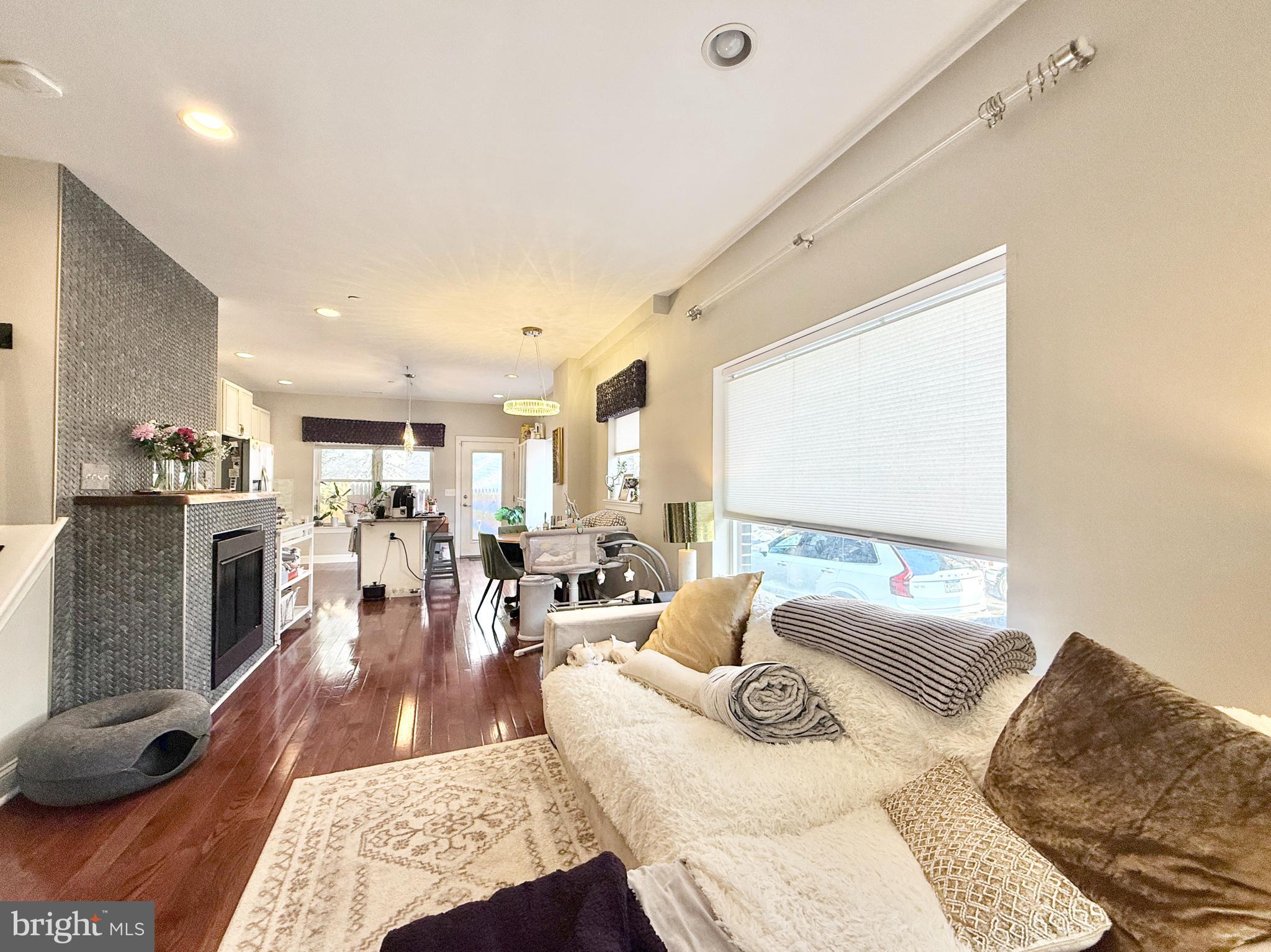 165 W THOMPSON STREET