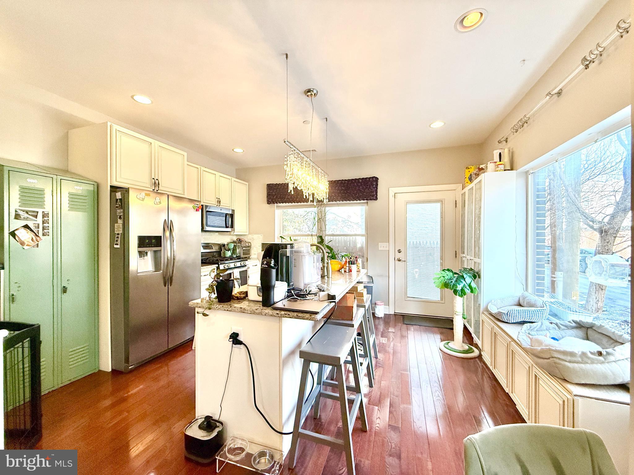 165 W THOMPSON STREET