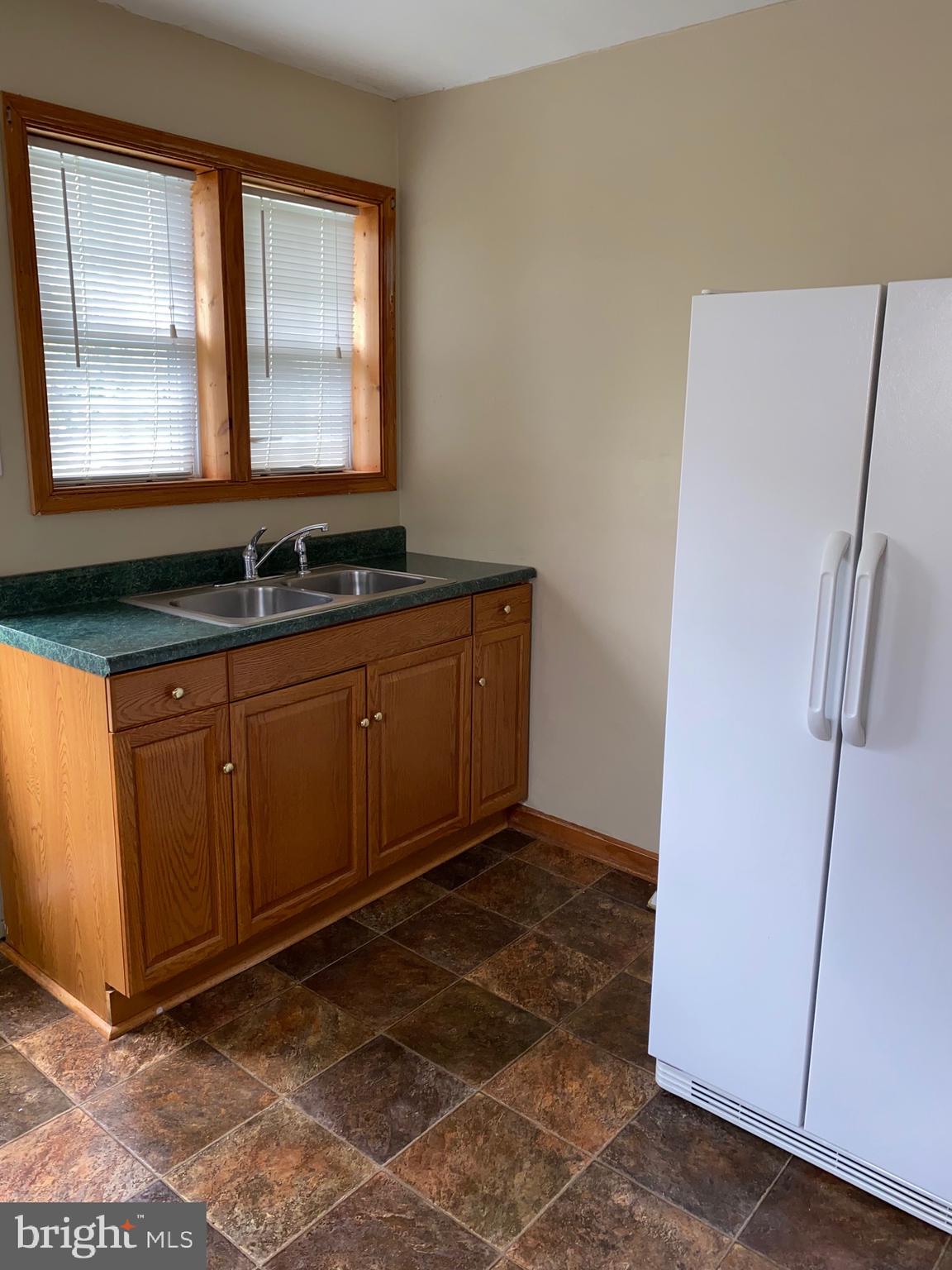 PARK SQUARE - IND HEAD - Residential Lease