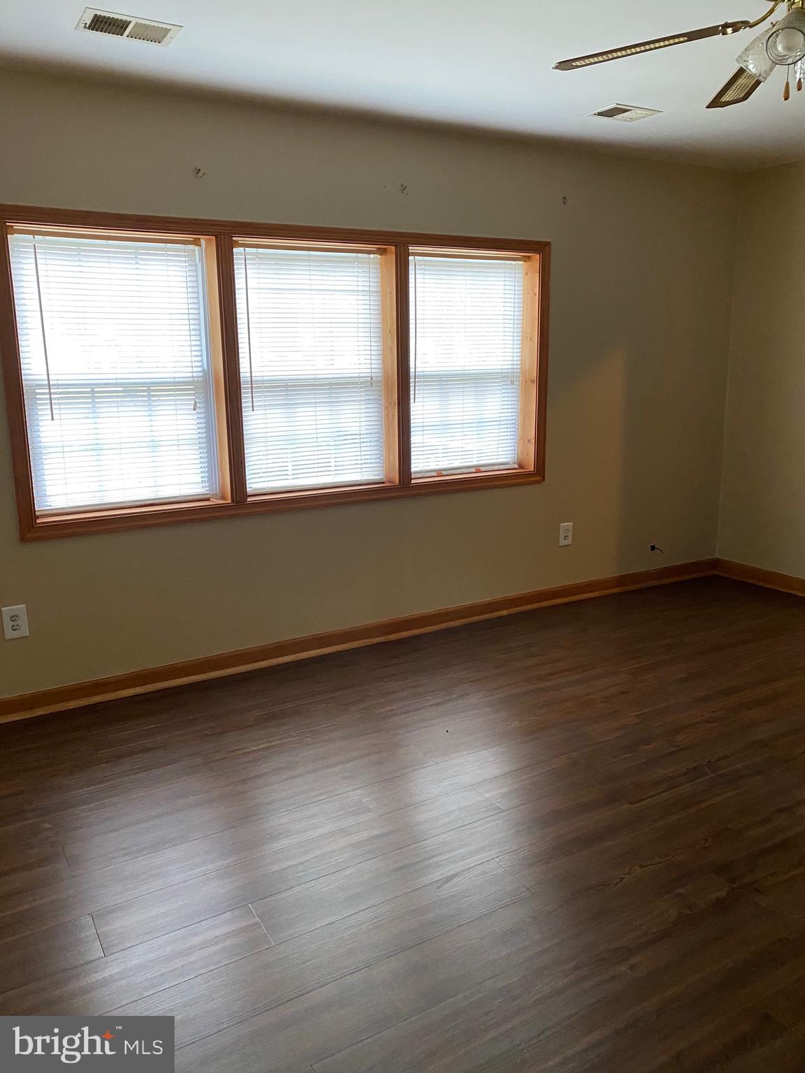 PARK SQUARE - IND HEAD - Residential Lease