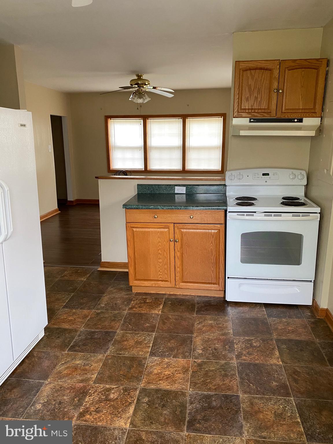 PARK SQUARE - IND HEAD - Residential Lease