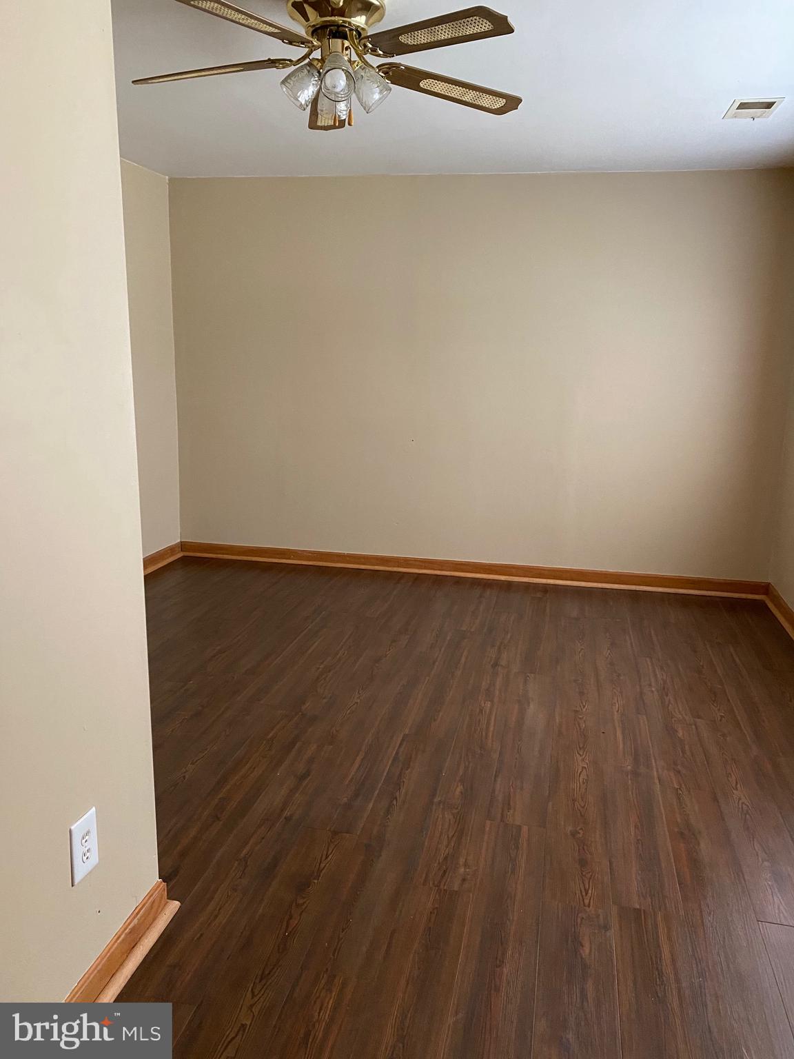 PARK SQUARE - IND HEAD - Residential Lease