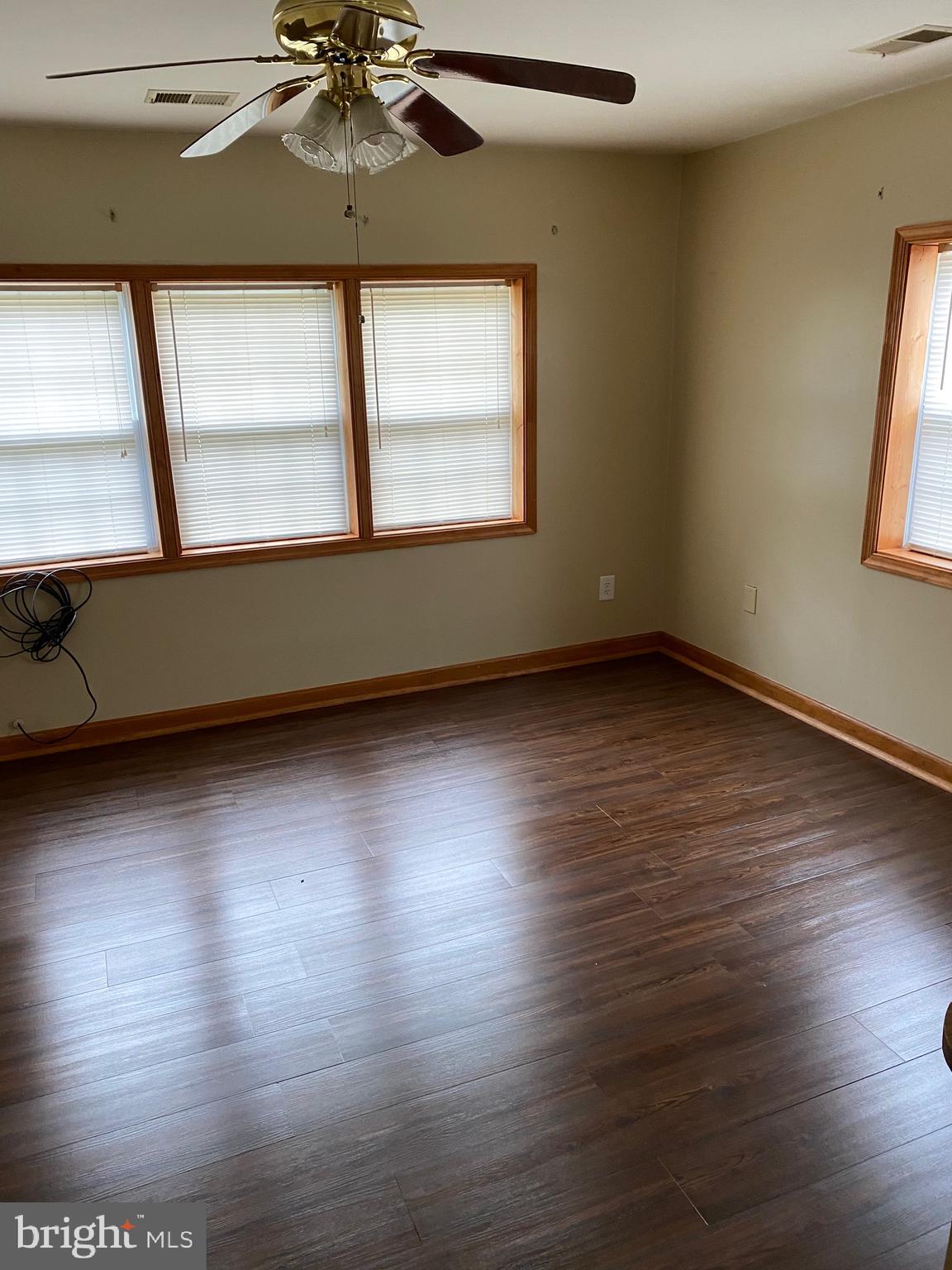 PARK SQUARE - IND HEAD - Residential Lease