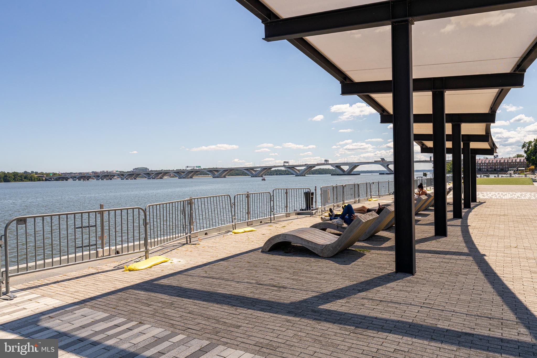 ROBINSON LANDING - Residential