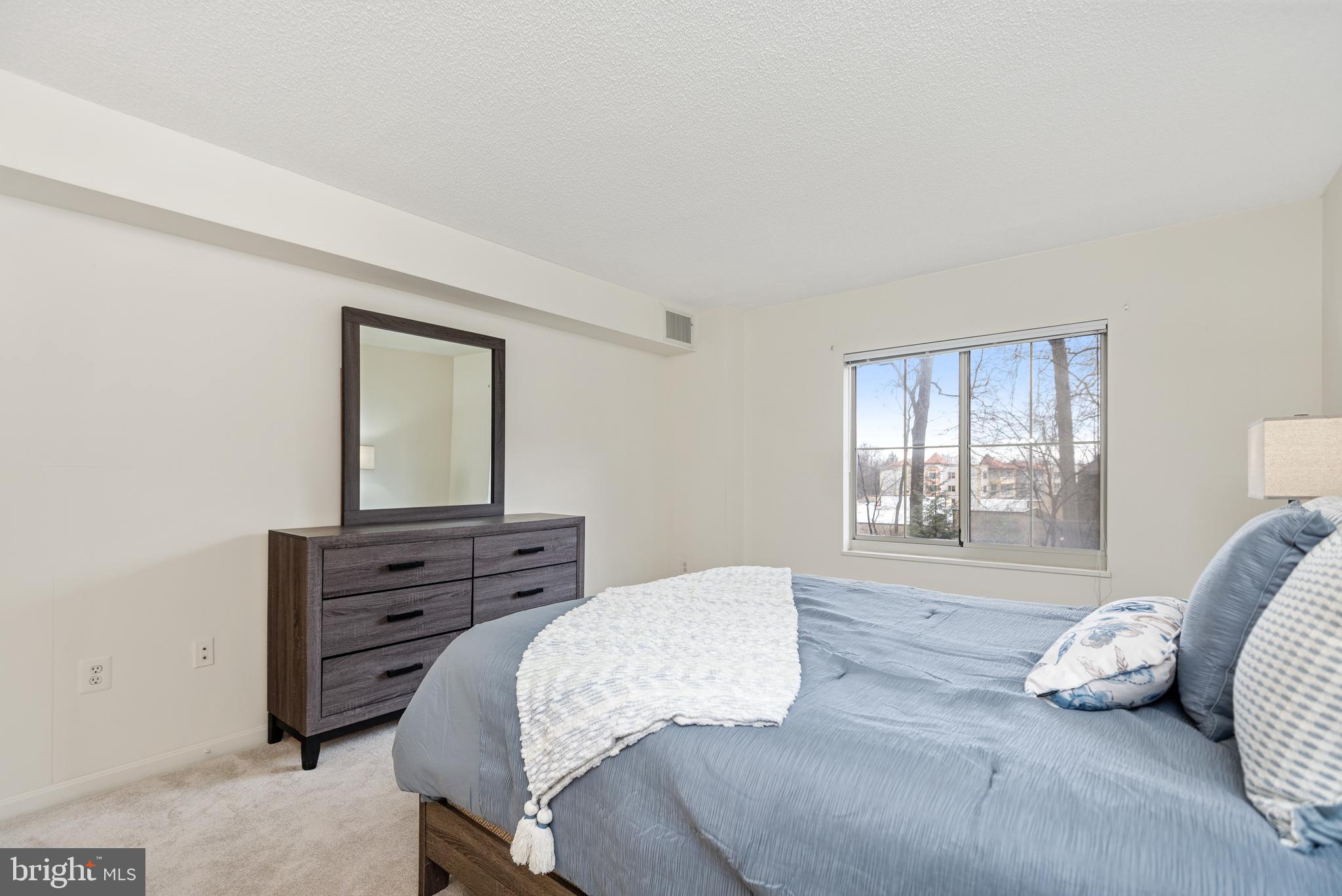 LEISURE WORLD - Residential