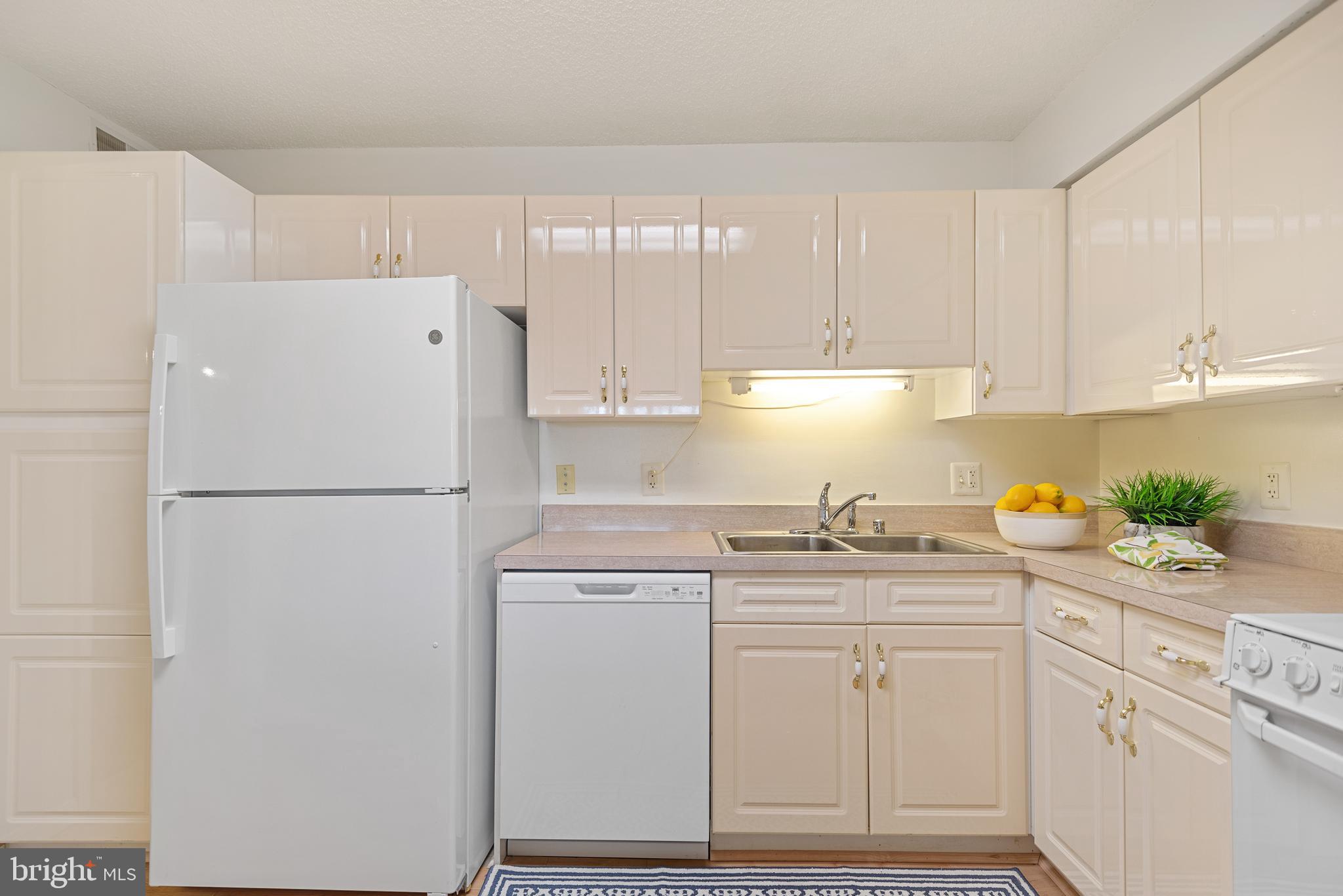 LEISURE WORLD - Residential