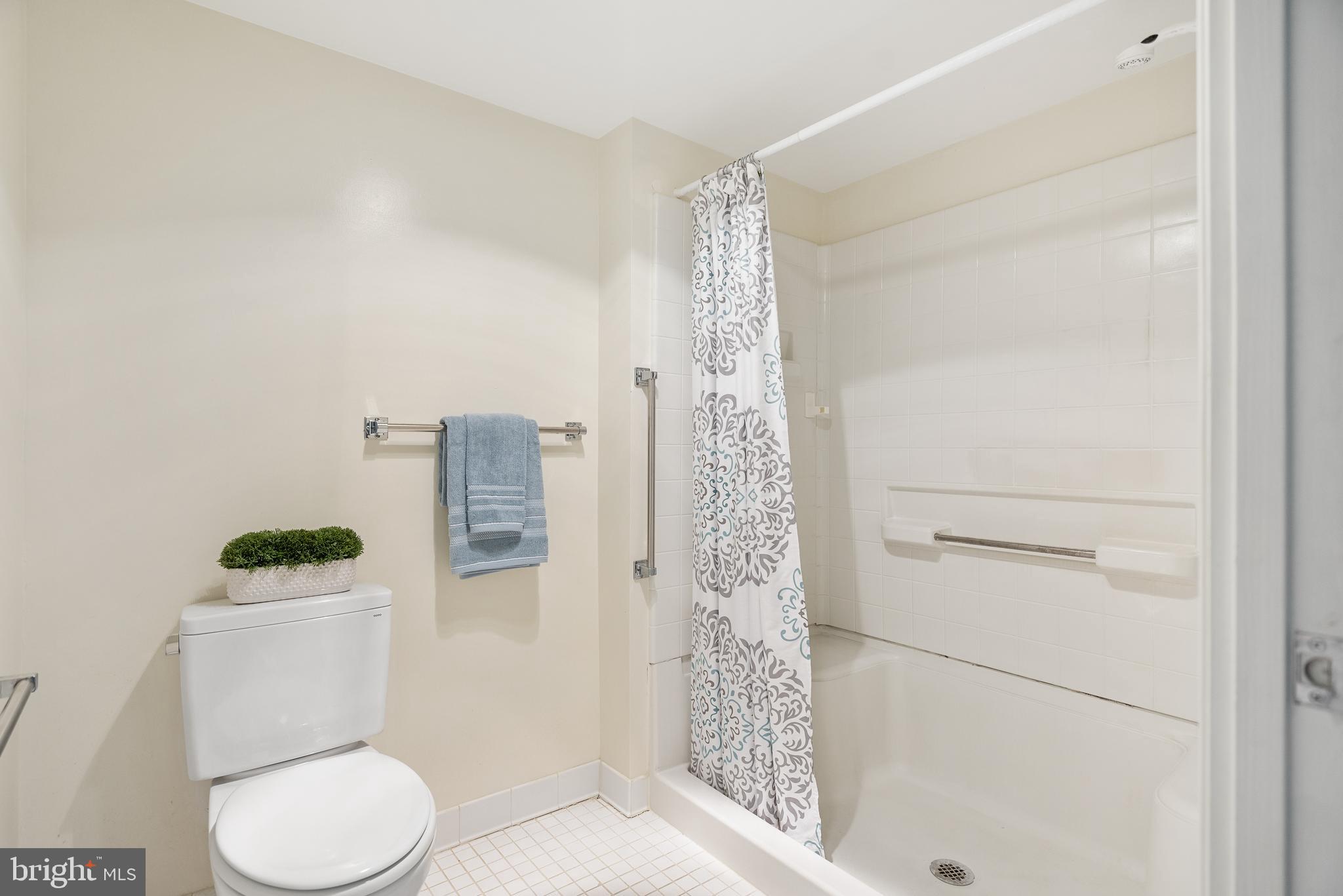 LEISURE WORLD - Residential