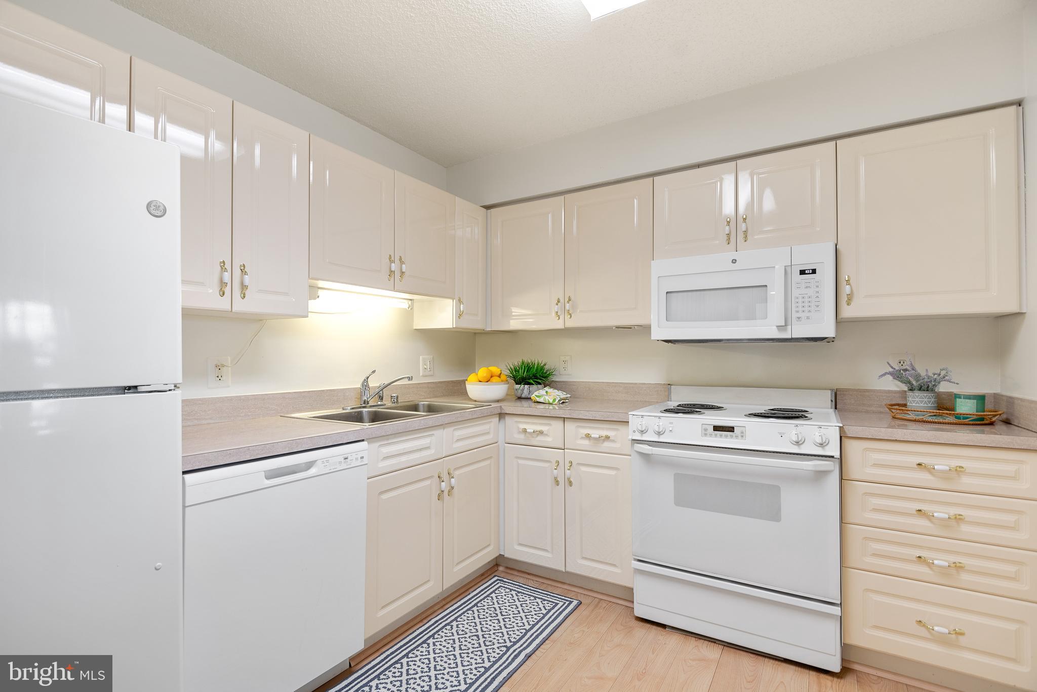 LEISURE WORLD - Residential