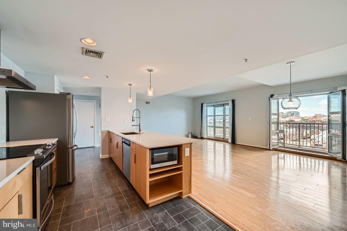 HARBOR EAST - Residential