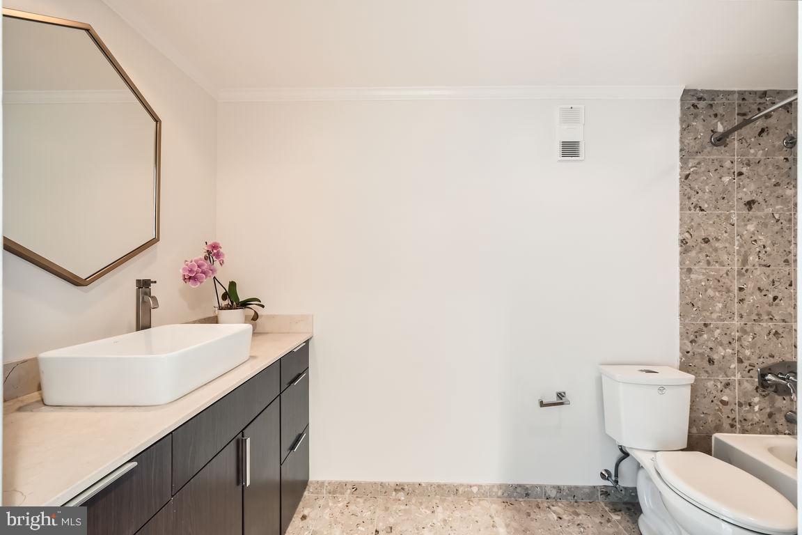 HARBOR EAST - Residential