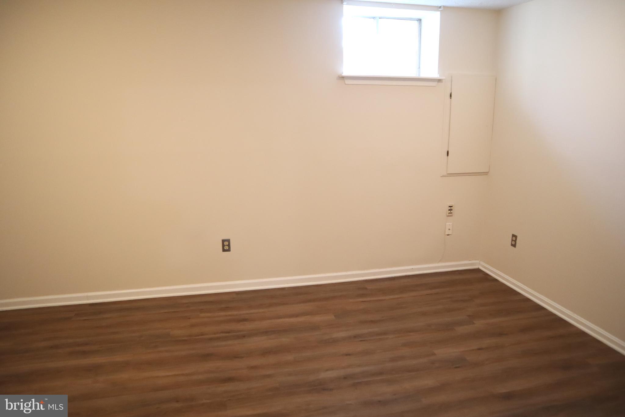 PICKWICK VILLAGE - Residential Lease