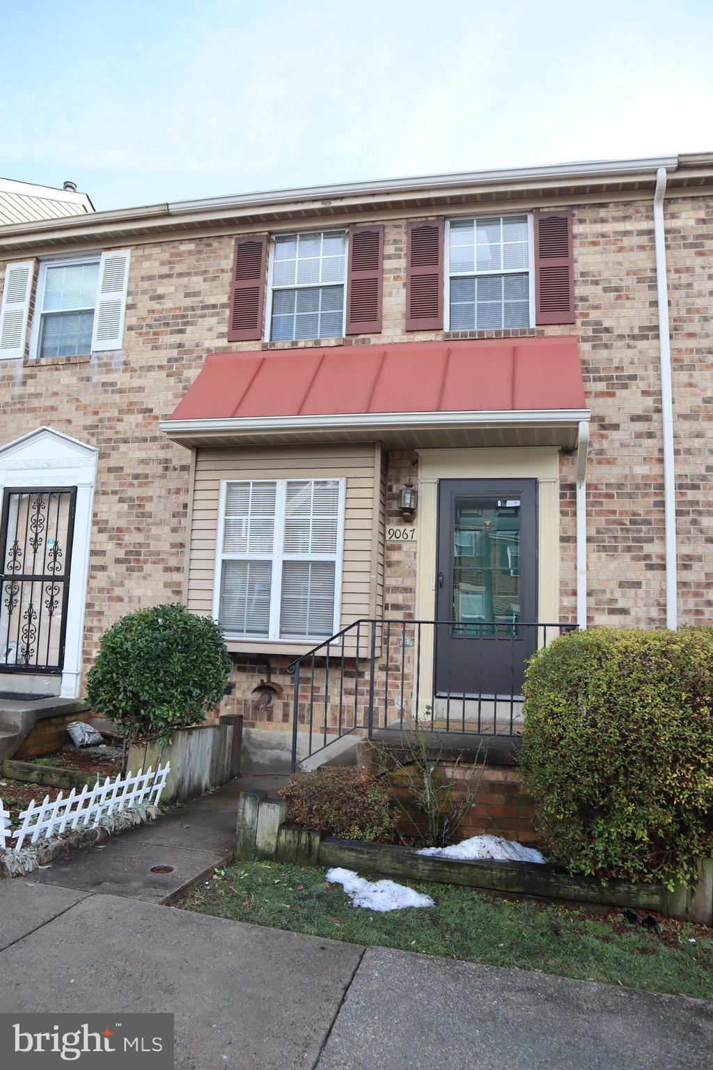 PICKWICK VILLAGE - Residential Lease