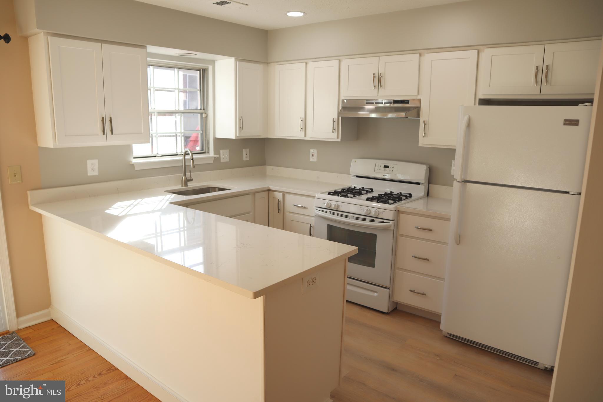 PICKWICK VILLAGE - Residential Lease