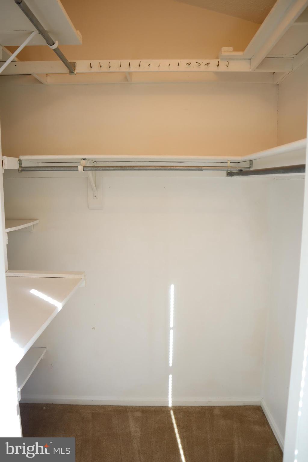 PICKWICK VILLAGE - Residential Lease