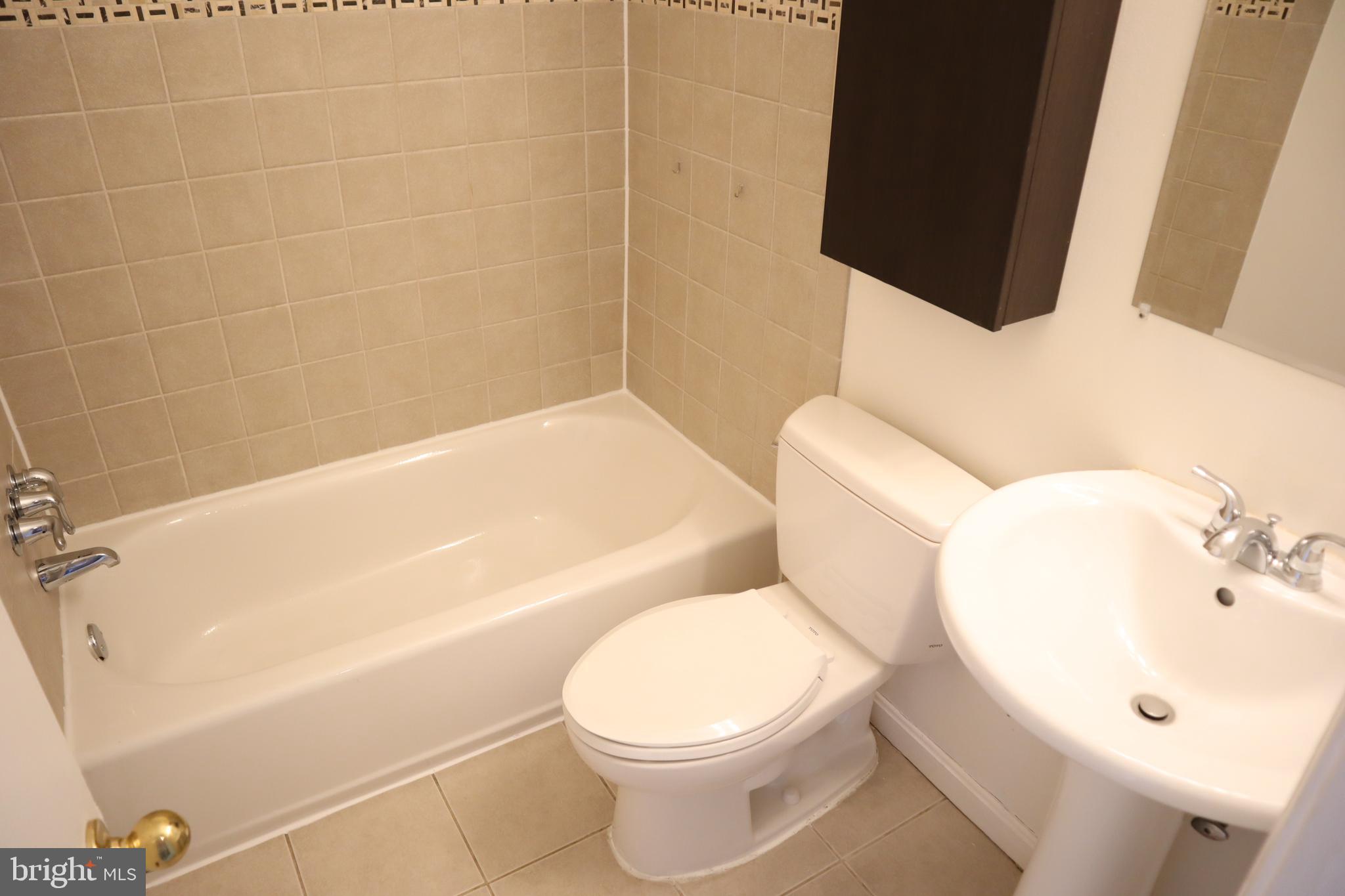 PICKWICK VILLAGE - Residential Lease