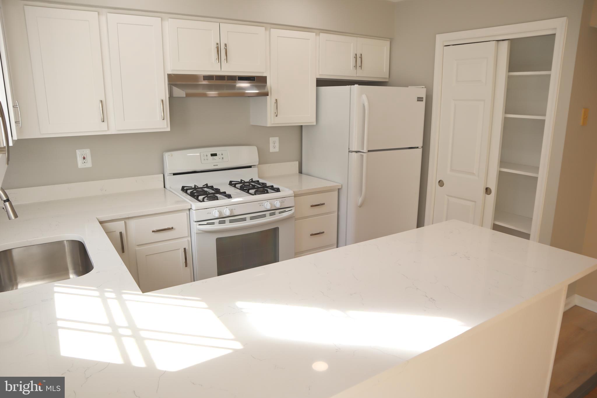 PICKWICK VILLAGE - Residential Lease