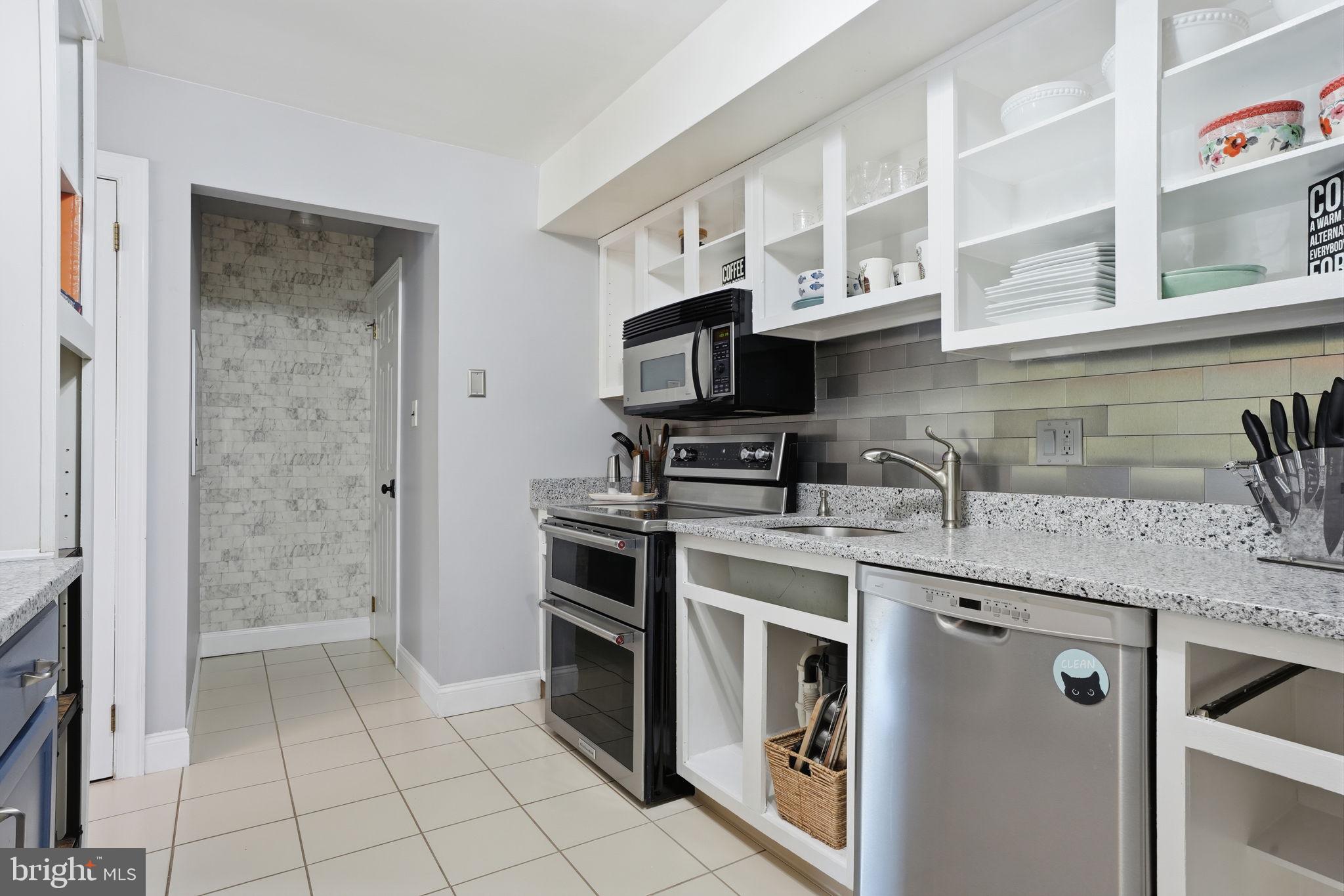 WHITPAIN HILLS - Residential