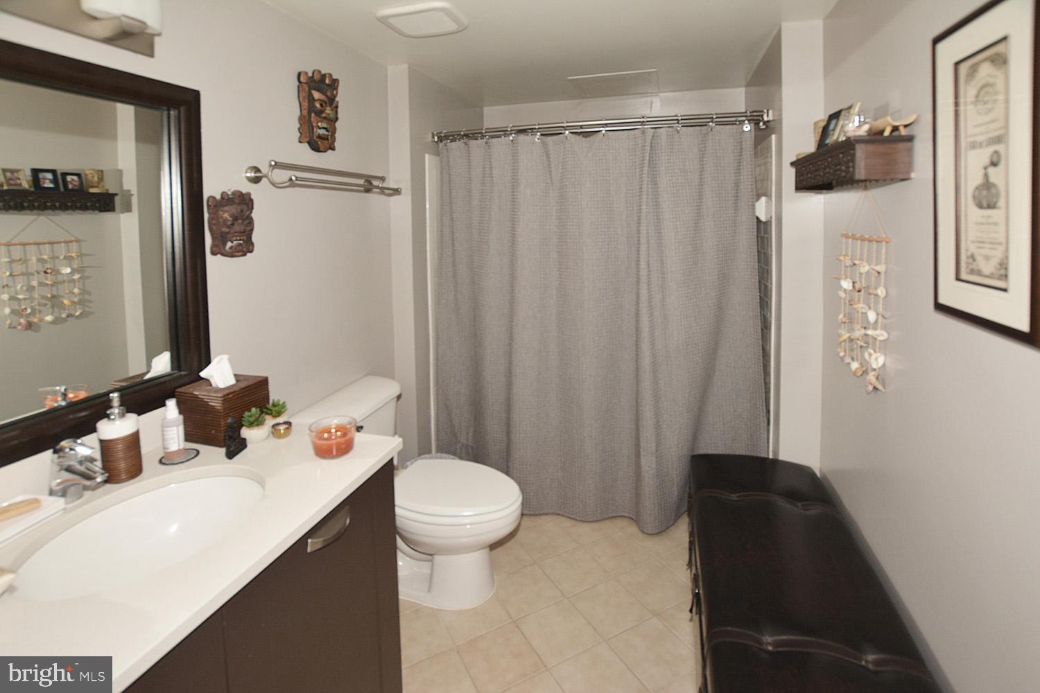 MIDTOWN ALEXANDRIA STATION CONDOMINIUM - Residential Lease