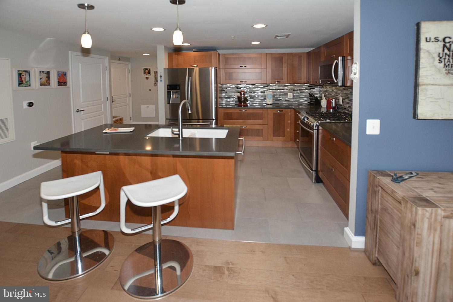 MIDTOWN ALEXANDRIA STATION CONDOMINIUM - Residential Lease