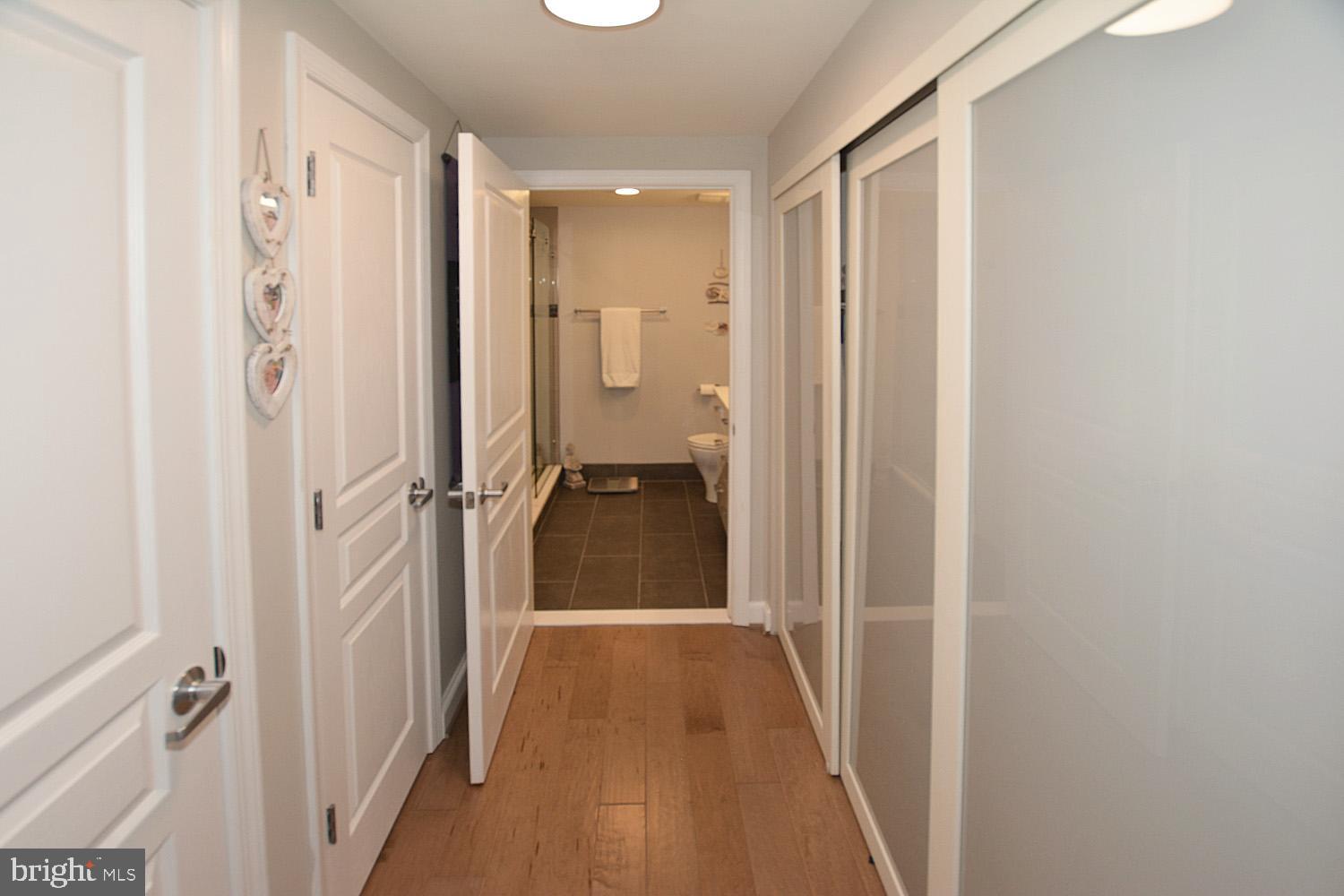 MIDTOWN ALEXANDRIA STATION CONDOMINIUM - Residential Lease