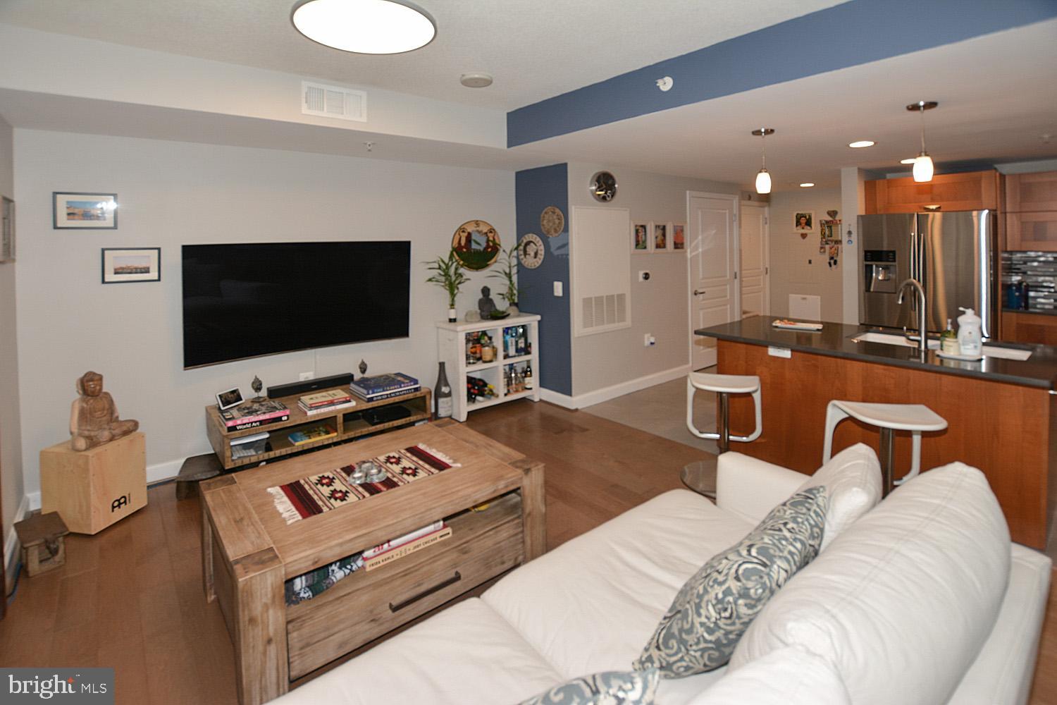 MIDTOWN ALEXANDRIA STATION CONDOMINIUM - Residential Lease