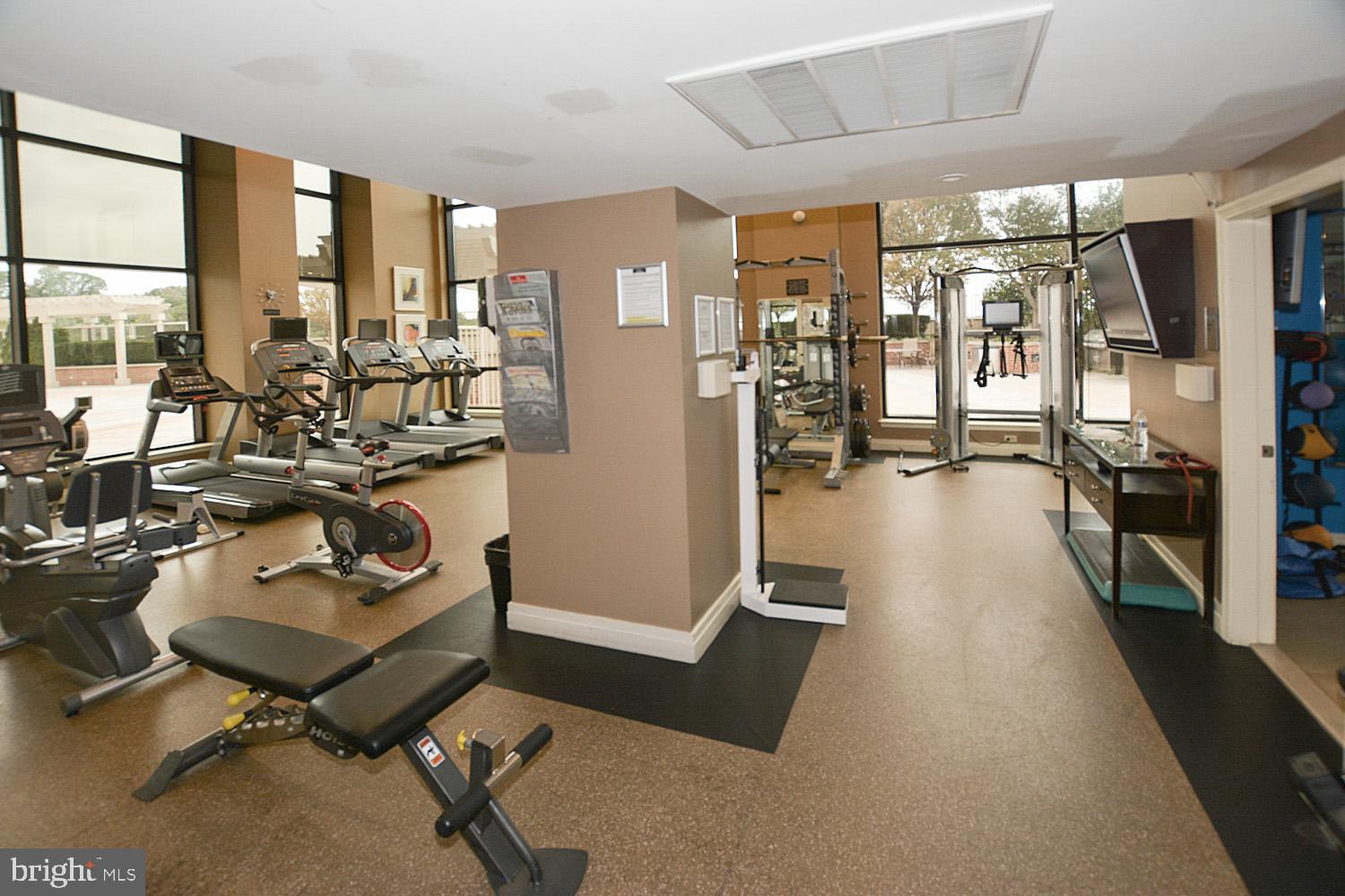 MIDTOWN ALEXANDRIA STATION CONDOMINIUM - Residential Lease