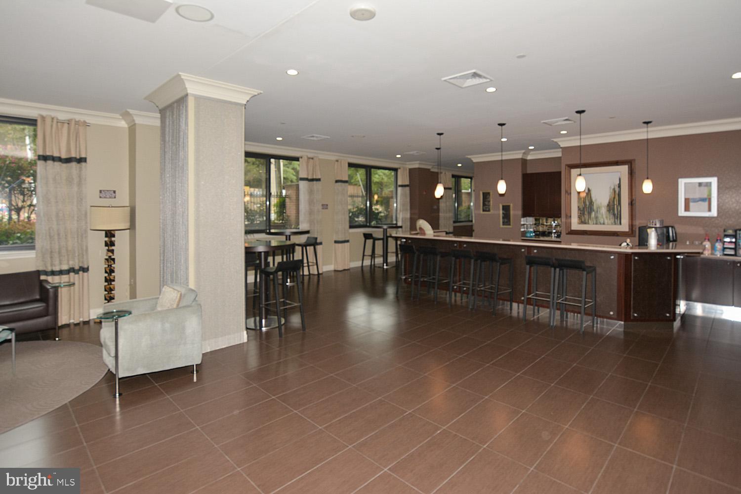 MIDTOWN ALEXANDRIA STATION CONDOMINIUM - Residential Lease