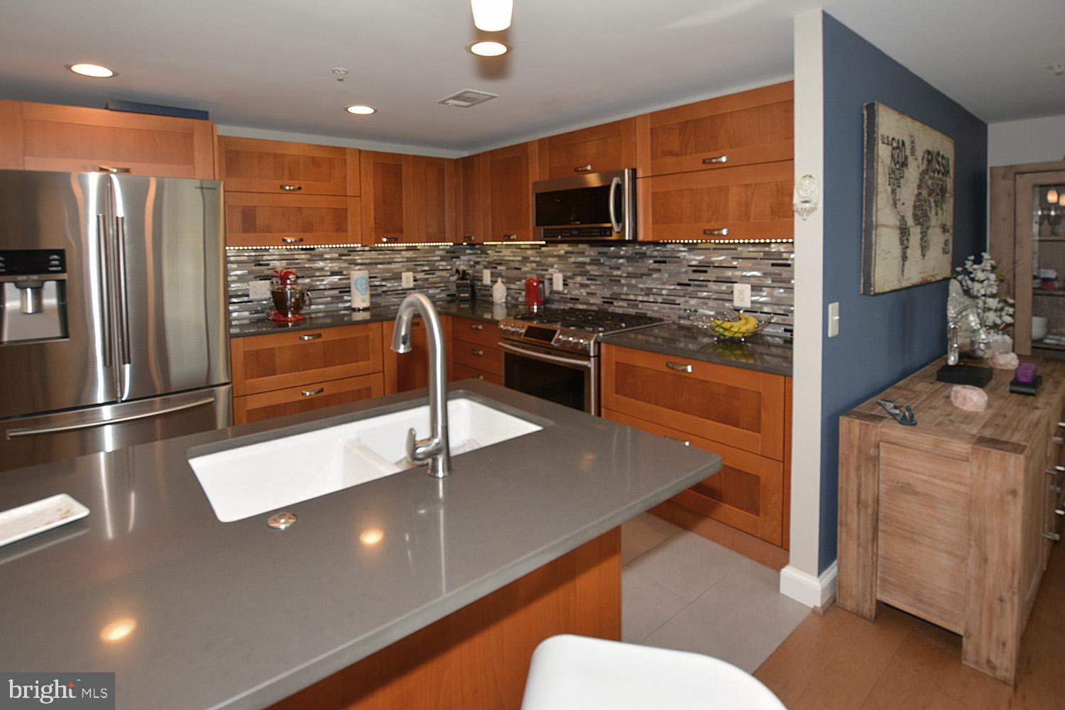 MIDTOWN ALEXANDRIA STATION CONDOMINIUM - Residential Lease