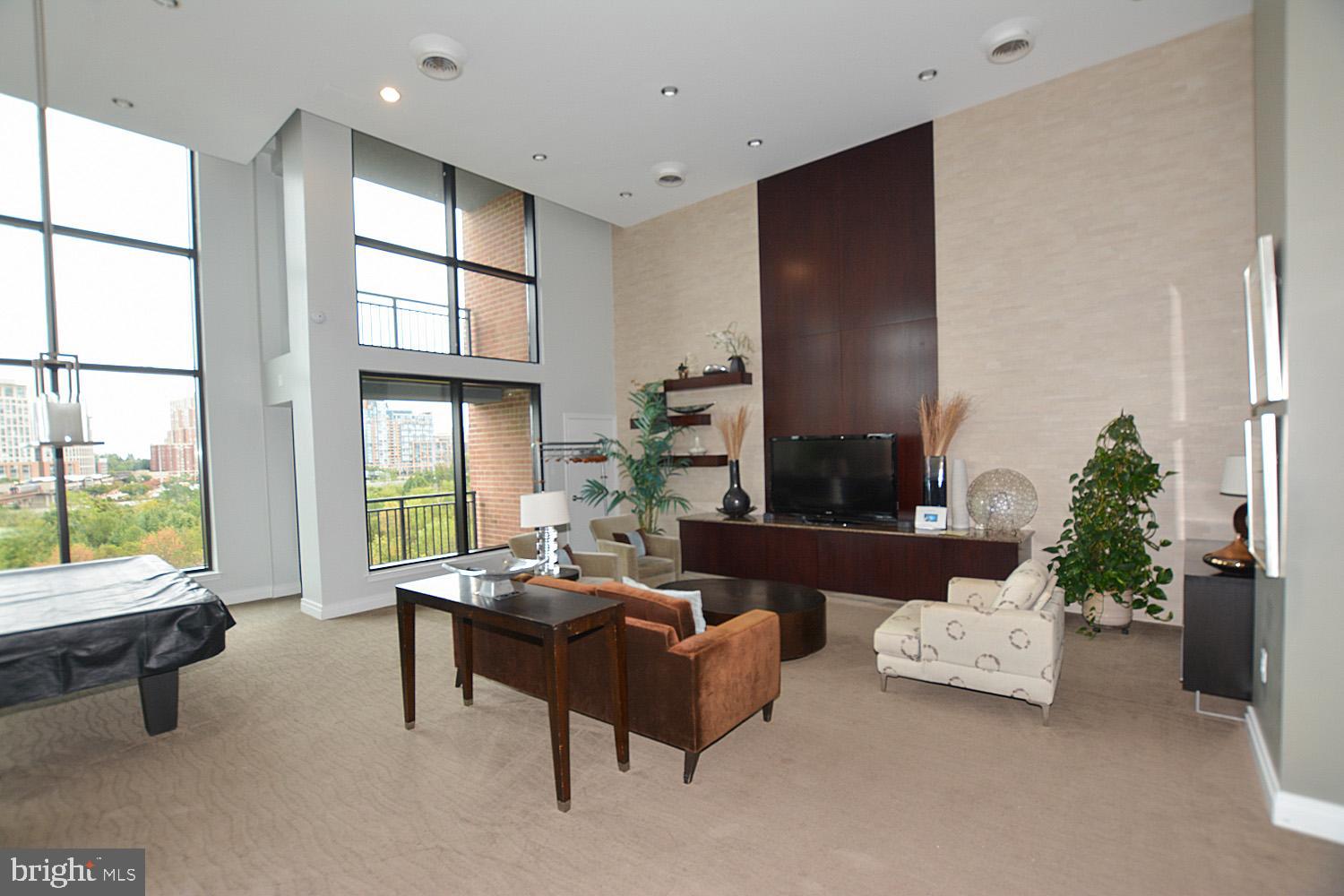 MIDTOWN ALEXANDRIA STATION CONDOMINIUM - Residential Lease